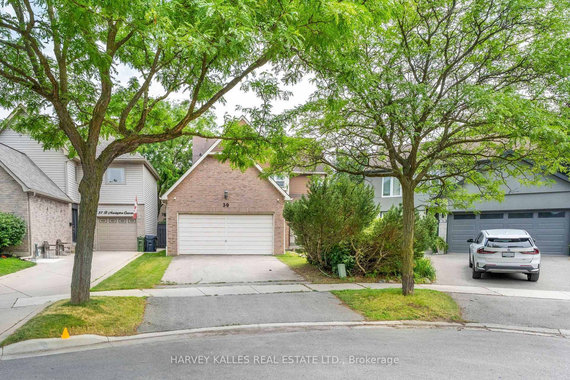 Photo 2 of 39 Newington Crescent, Etobicoke, Eringate-Centennial-West Deane — HOMEH