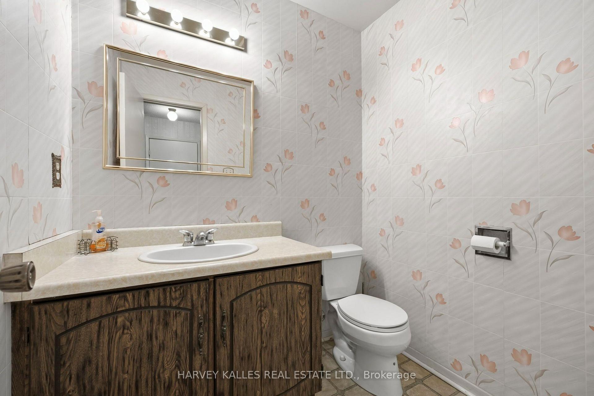 Photo 7 of 39 Newington Crescent, Etobicoke, Eringate-Centennial-West Deane — HOMEH