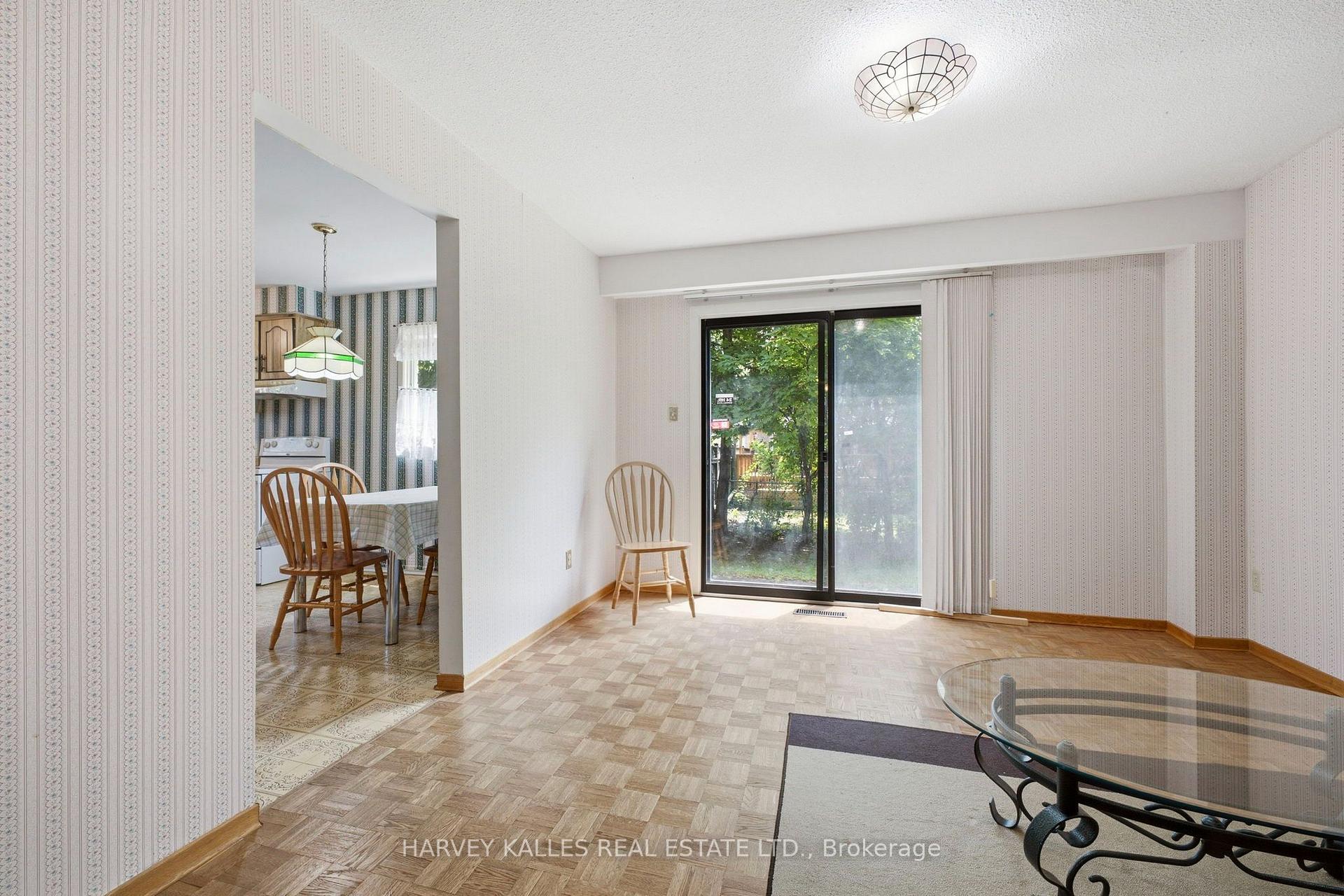Photo 8 of 39 Newington Crescent, Etobicoke, Eringate-Centennial-West Deane — HOMEH