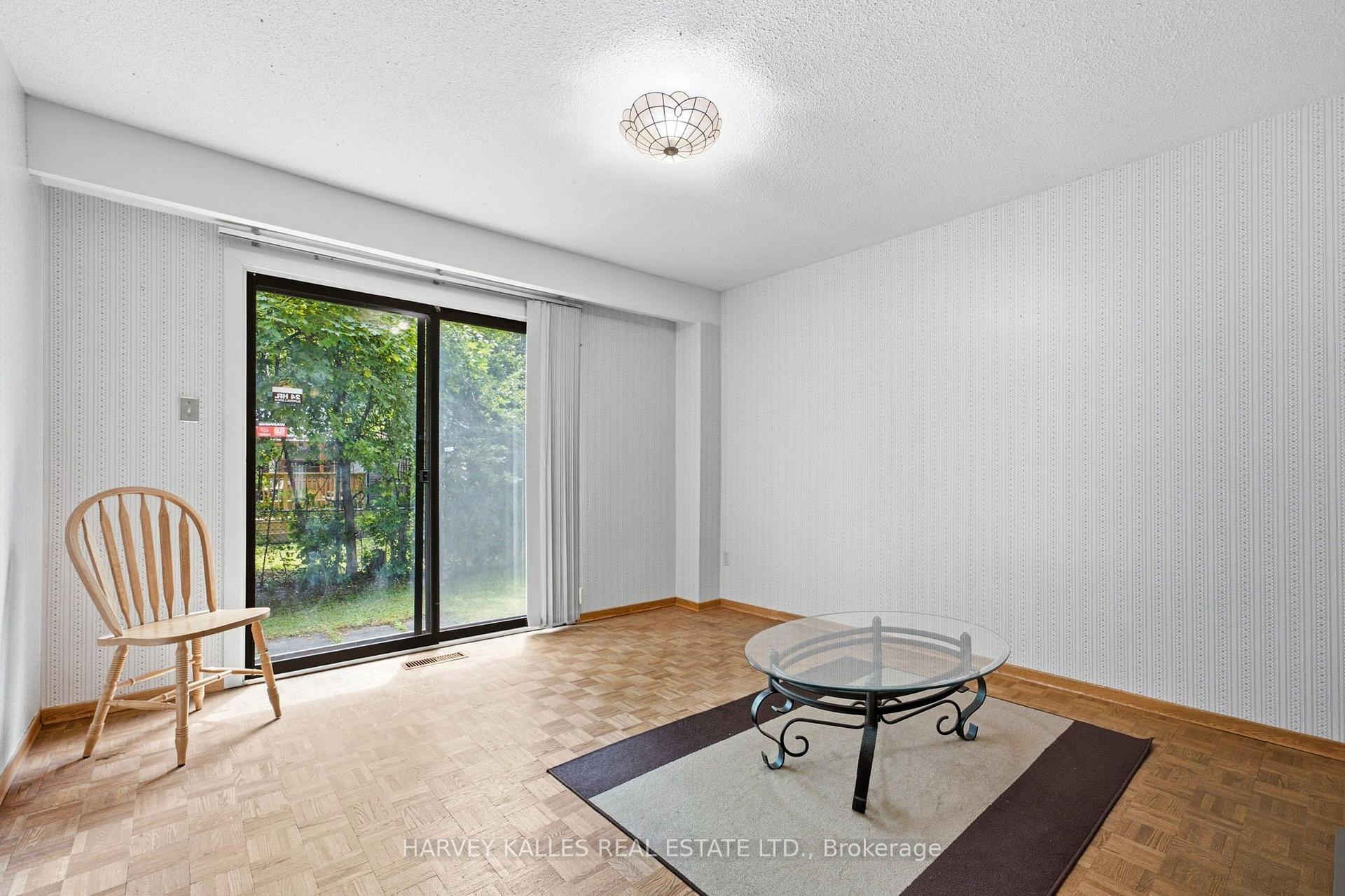 Photo 9 of 39 Newington Crescent, Etobicoke, Eringate-Centennial-West Deane — HOMEH
