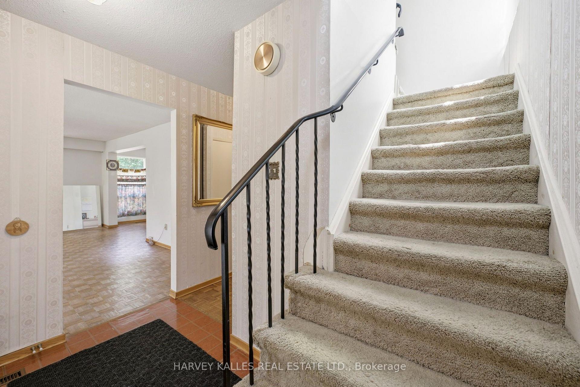 Photo 19 of 39 Newington Crescent, Etobicoke, Eringate-Centennial-West Deane — HOMEH