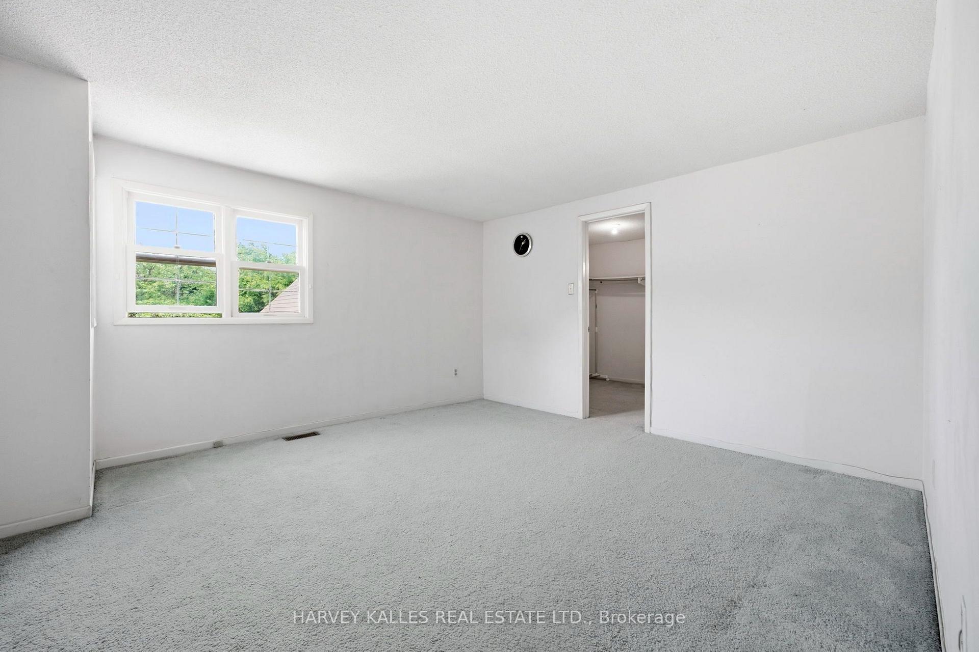 Photo 20 of 39 Newington Crescent, Etobicoke, Eringate-Centennial-West Deane — HOMEH