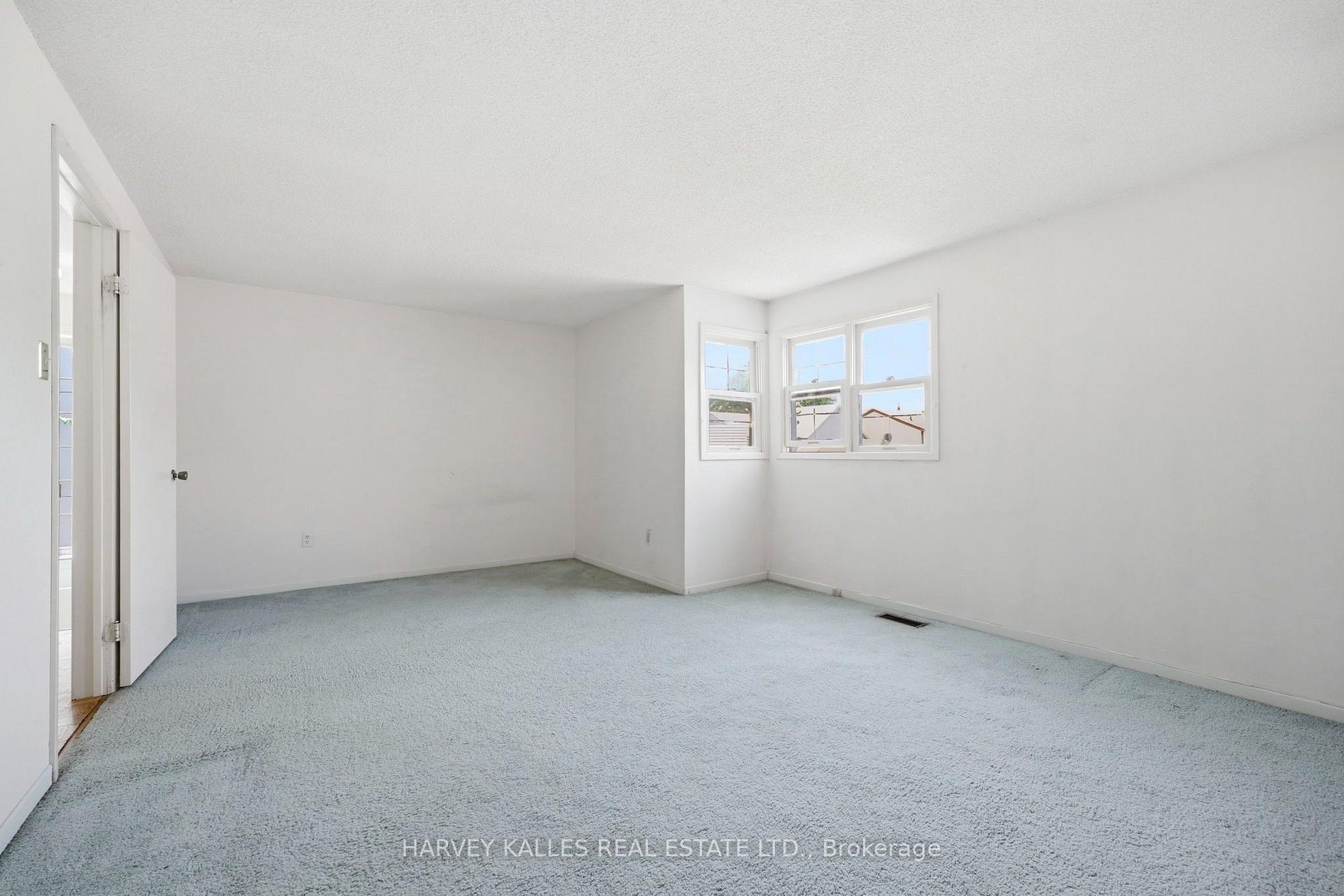 Photo 21 of 39 Newington Crescent, Etobicoke, Eringate-Centennial-West Deane — HOMEH