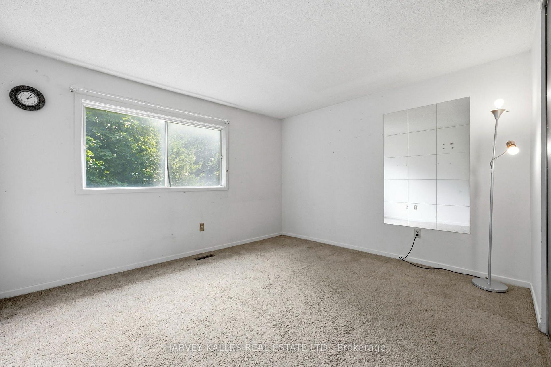Photo 22 of 39 Newington Crescent, Etobicoke, Eringate-Centennial-West Deane — HOMEH
