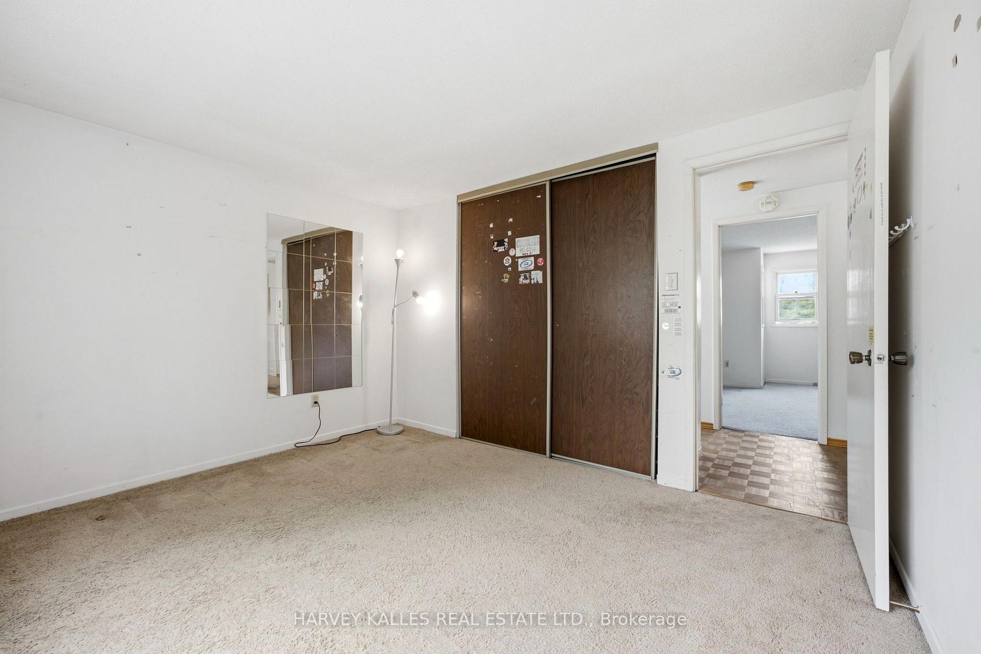 Photo 23 of 39 Newington Crescent, Etobicoke, Eringate-Centennial-West Deane — HOMEH