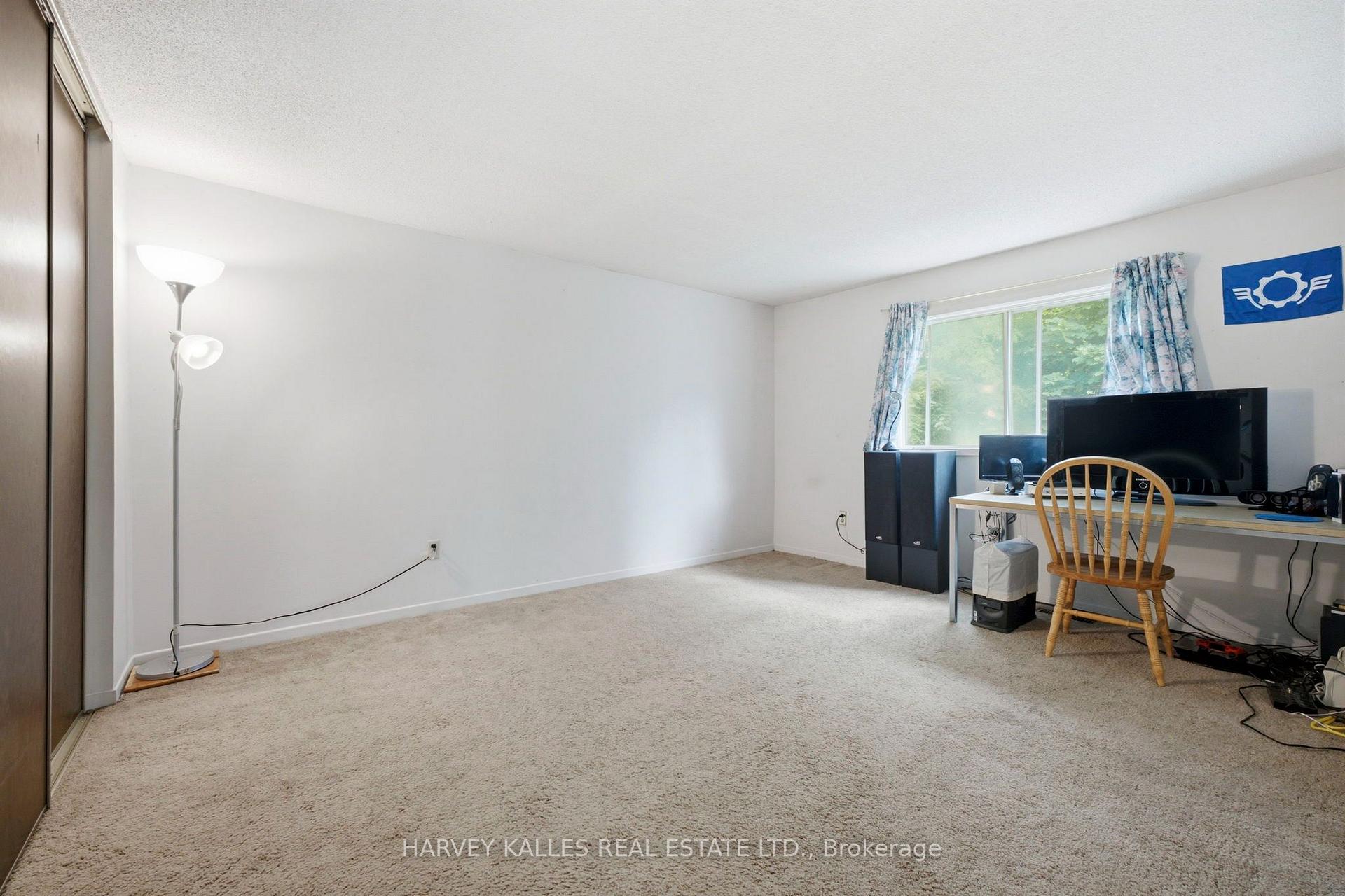 Photo 26 of 39 Newington Crescent, Etobicoke, Eringate-Centennial-West Deane — HOMEH