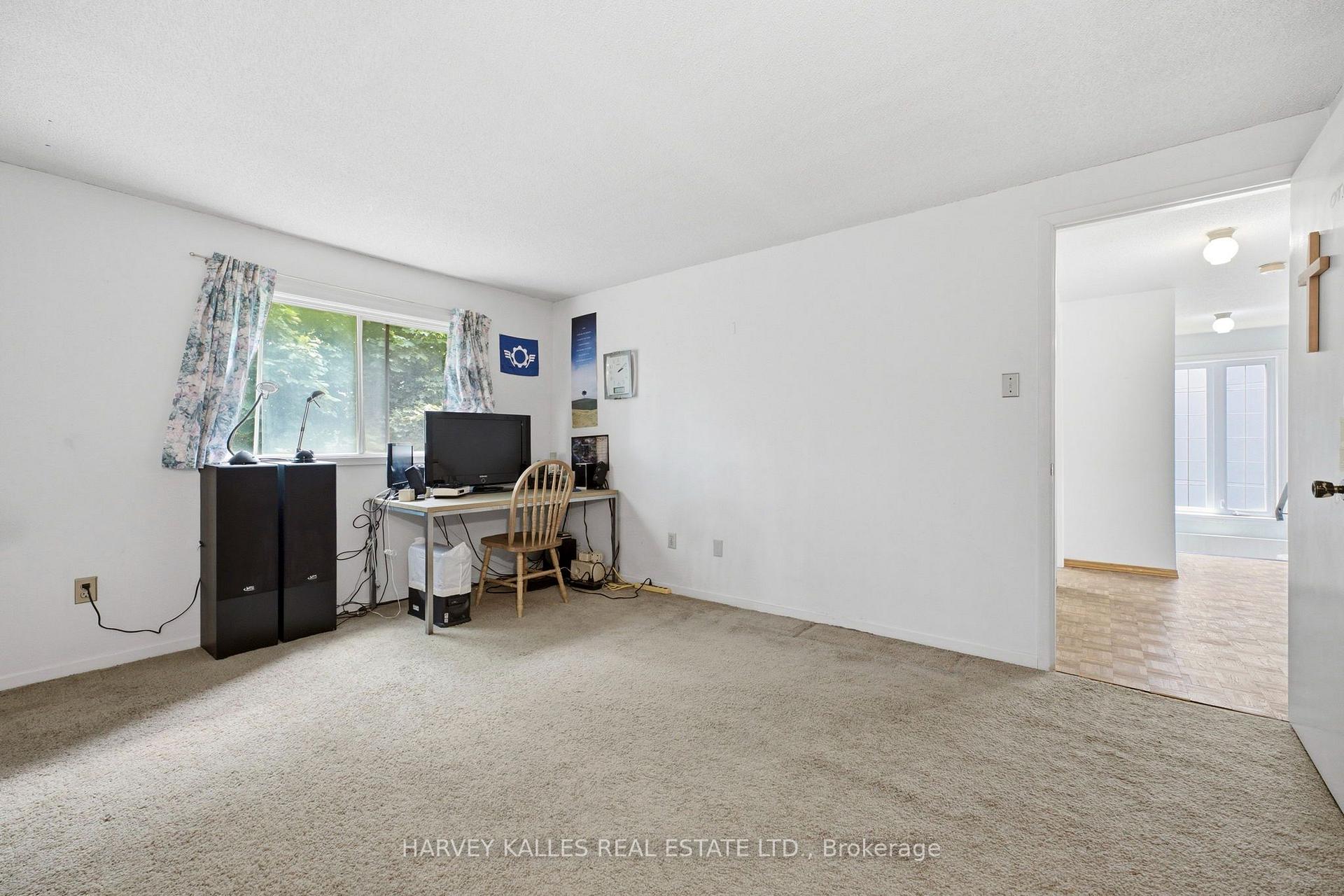 Photo 27 of 39 Newington Crescent, Etobicoke, Eringate-Centennial-West Deane — HOMEH