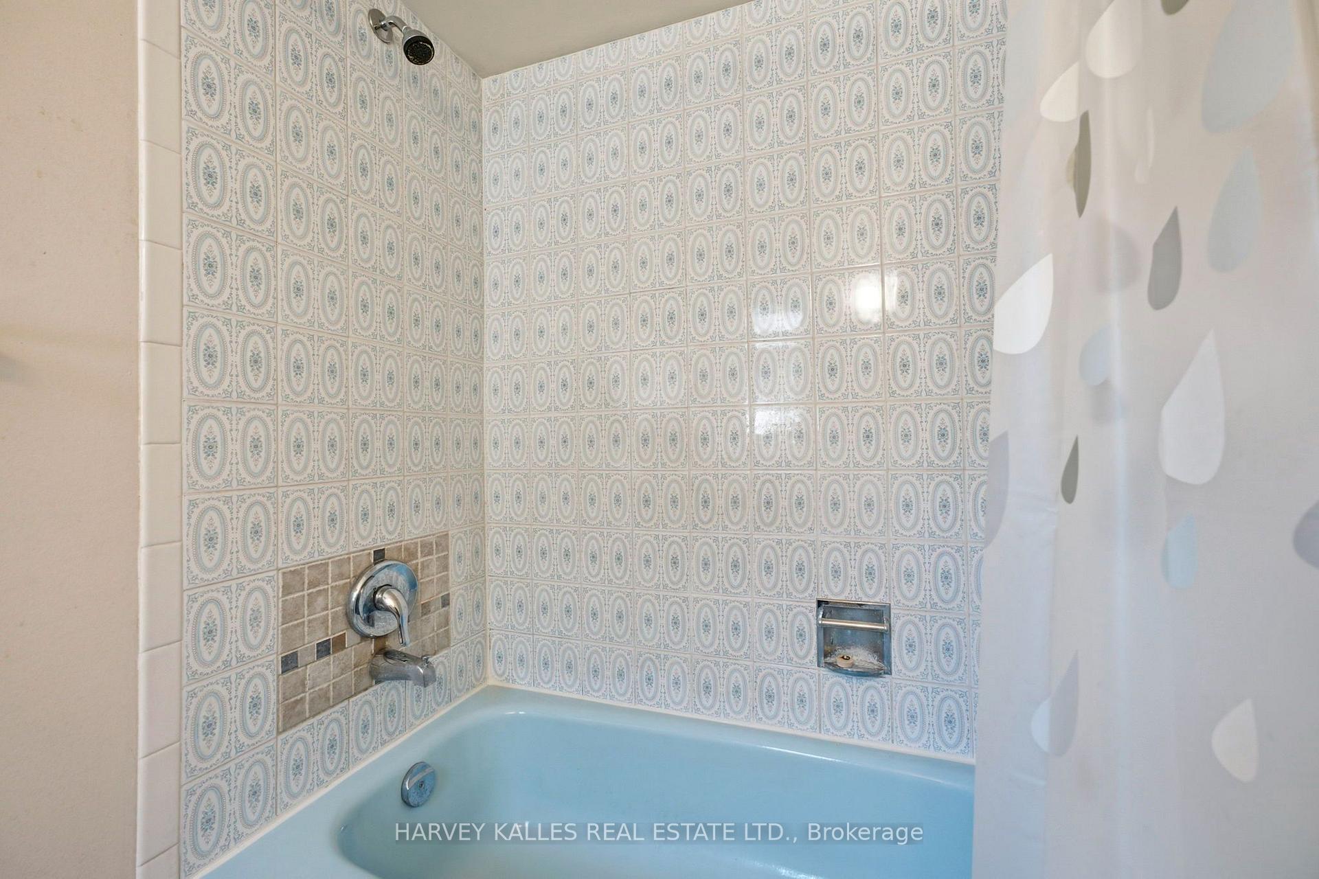 Photo 29 of 39 Newington Crescent, Etobicoke, Eringate-Centennial-West Deane — HOMEH
