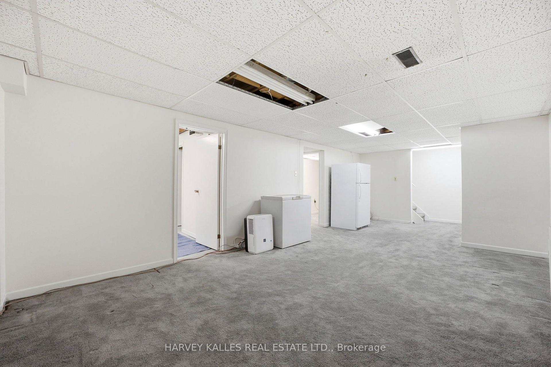 Photo 31 of 39 Newington Crescent, Etobicoke, Eringate-Centennial-West Deane — HOMEH