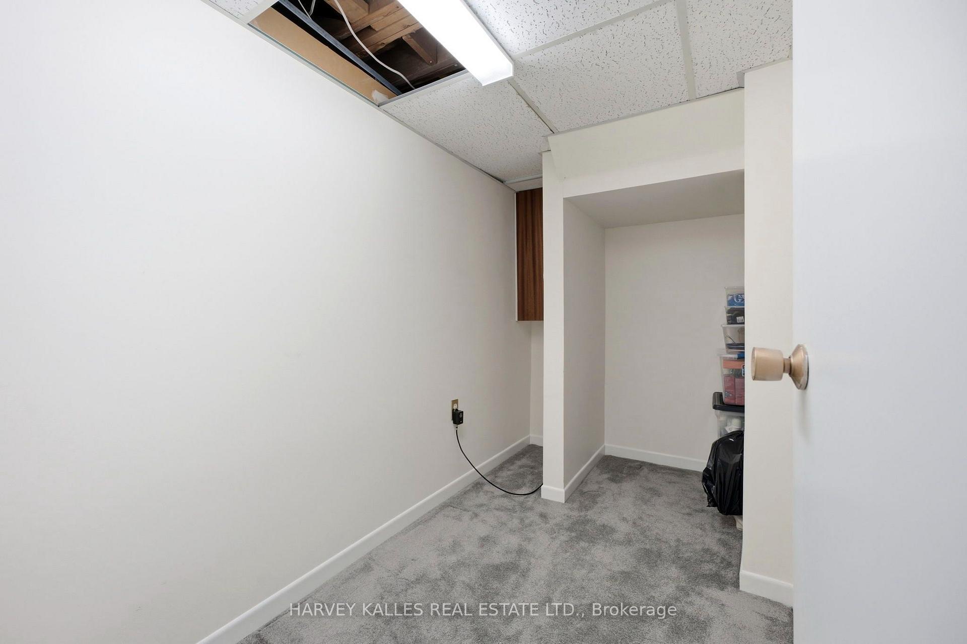 Photo 33 of 39 Newington Crescent, Etobicoke, Eringate-Centennial-West Deane — HOMEH