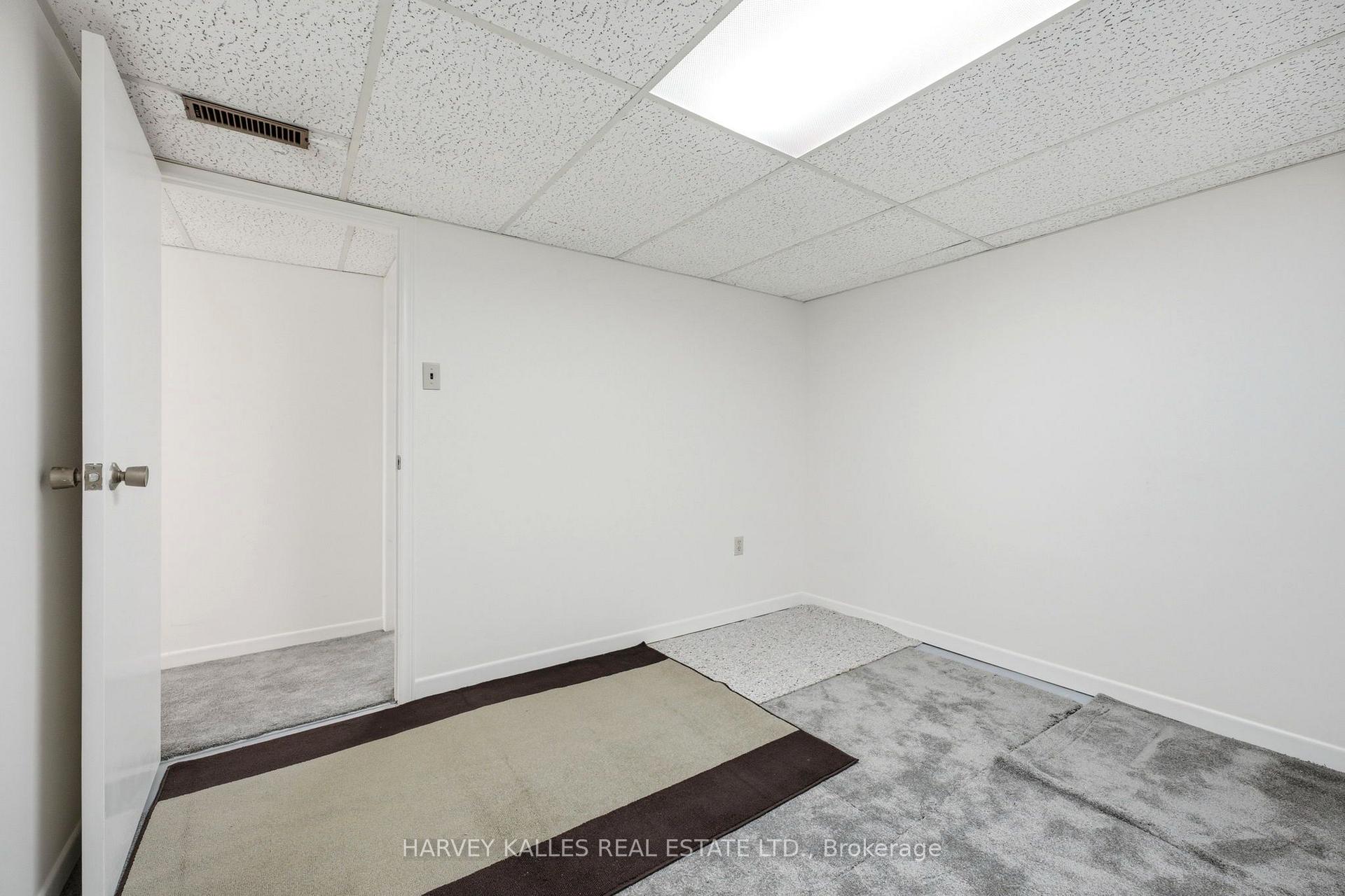 Photo 34 of 39 Newington Crescent, Etobicoke, Eringate-Centennial-West Deane — HOMEH
