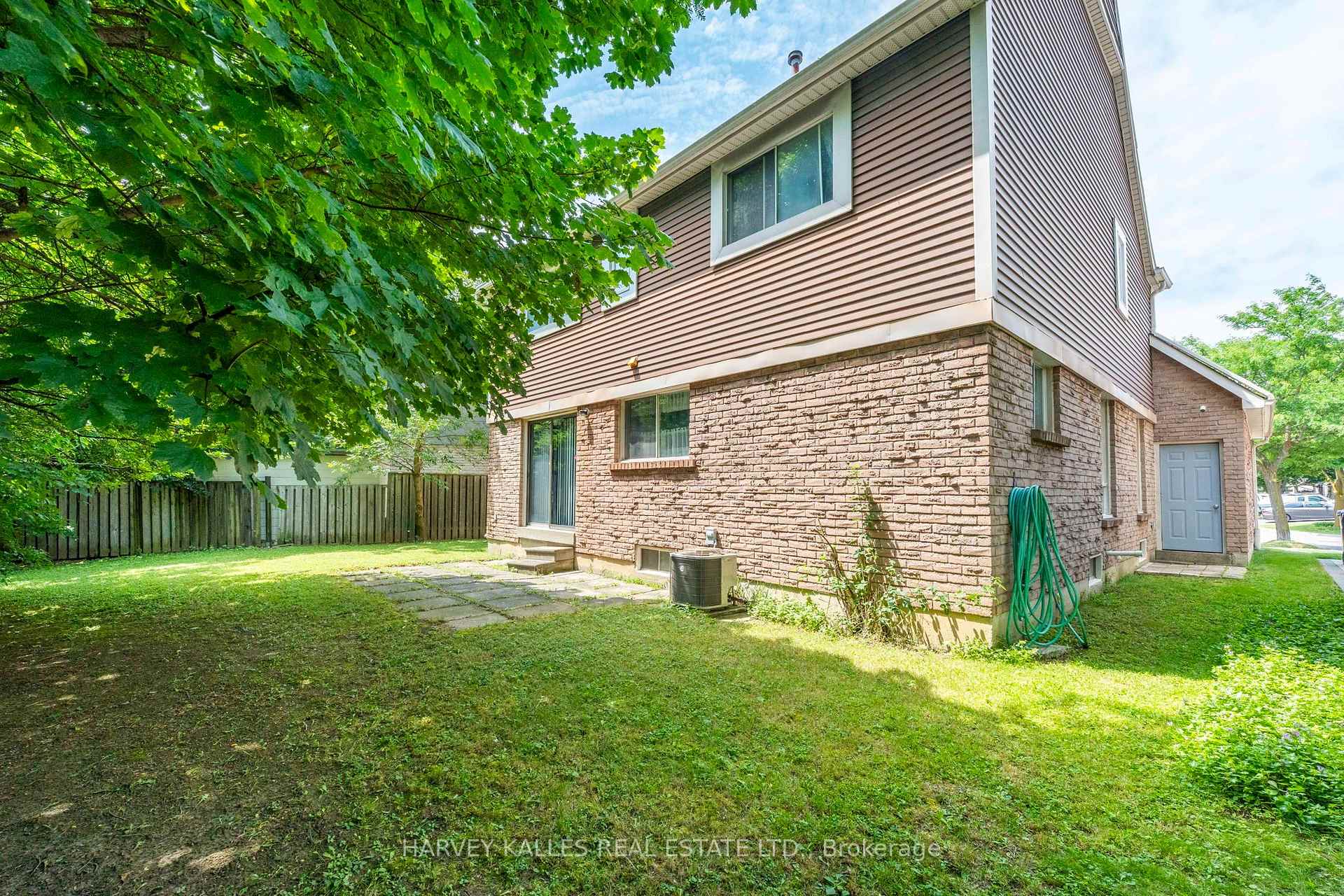 Photo 38 of 39 Newington Crescent, Etobicoke, Eringate-Centennial-West Deane — HOMEH