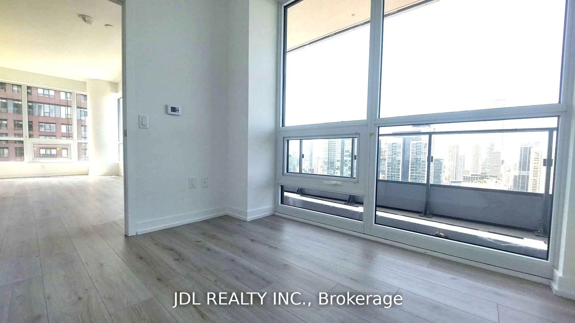 Photo 4 of Unit 3802, 395 Bloor Street E, Toronto, North St. James Town — HOMEH