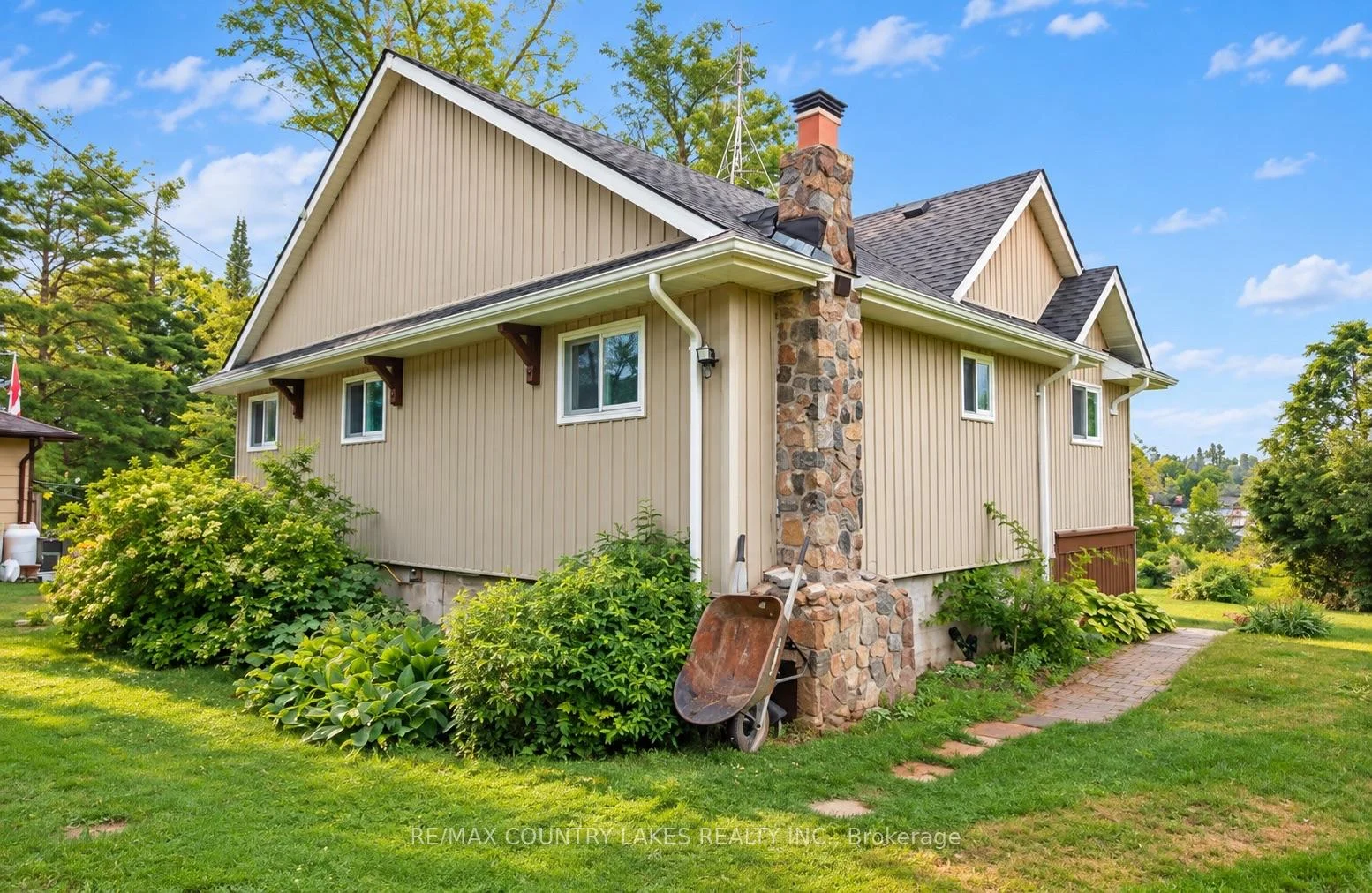 Photo 9 of 16 Hummingbird Lane, Kawartha Lakes, Carden — HOMEH