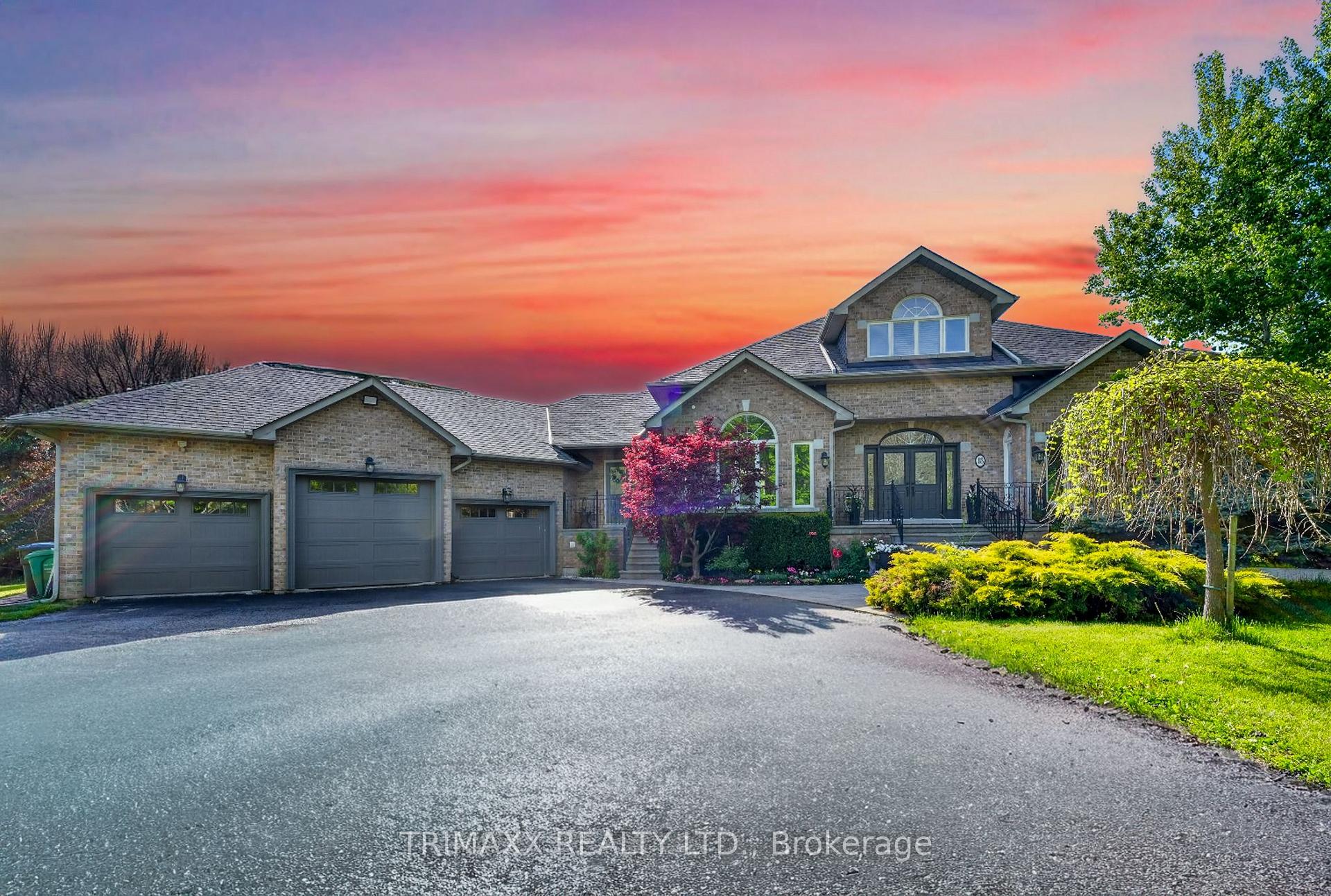 Photo 2 of 18 Walton Drive, Caledon, Palgrave — HOMEH