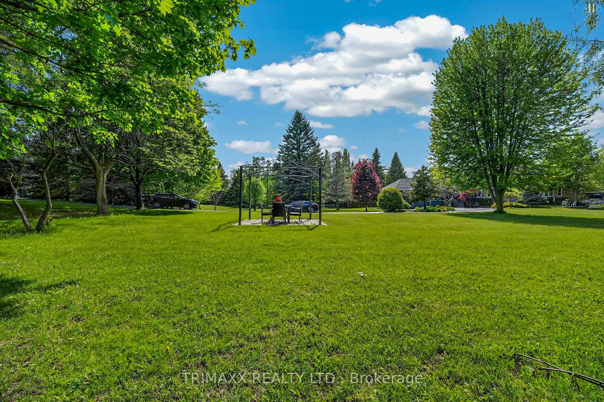Photo 5 of 18 Walton Drive, Caledon, Palgrave — HOMEH