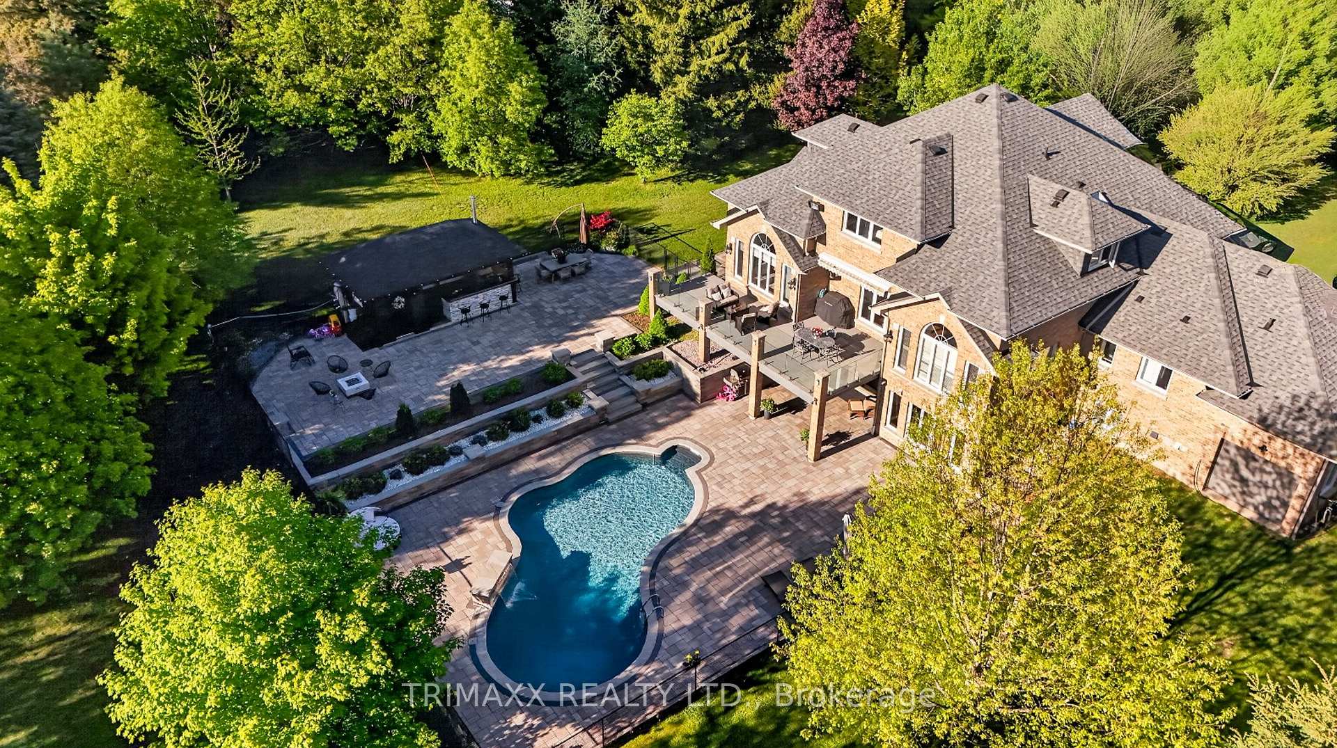 Photo 8 of 18 Walton Drive, Caledon, Palgrave — HOMEH