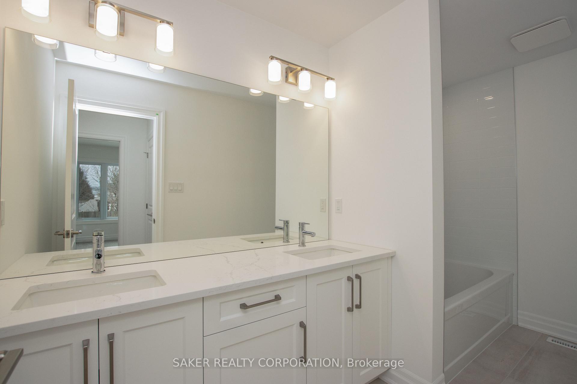 Photo 4 of 534 Regent Street, Strathroy-Caradoc, Mount Brydges — HOMEH