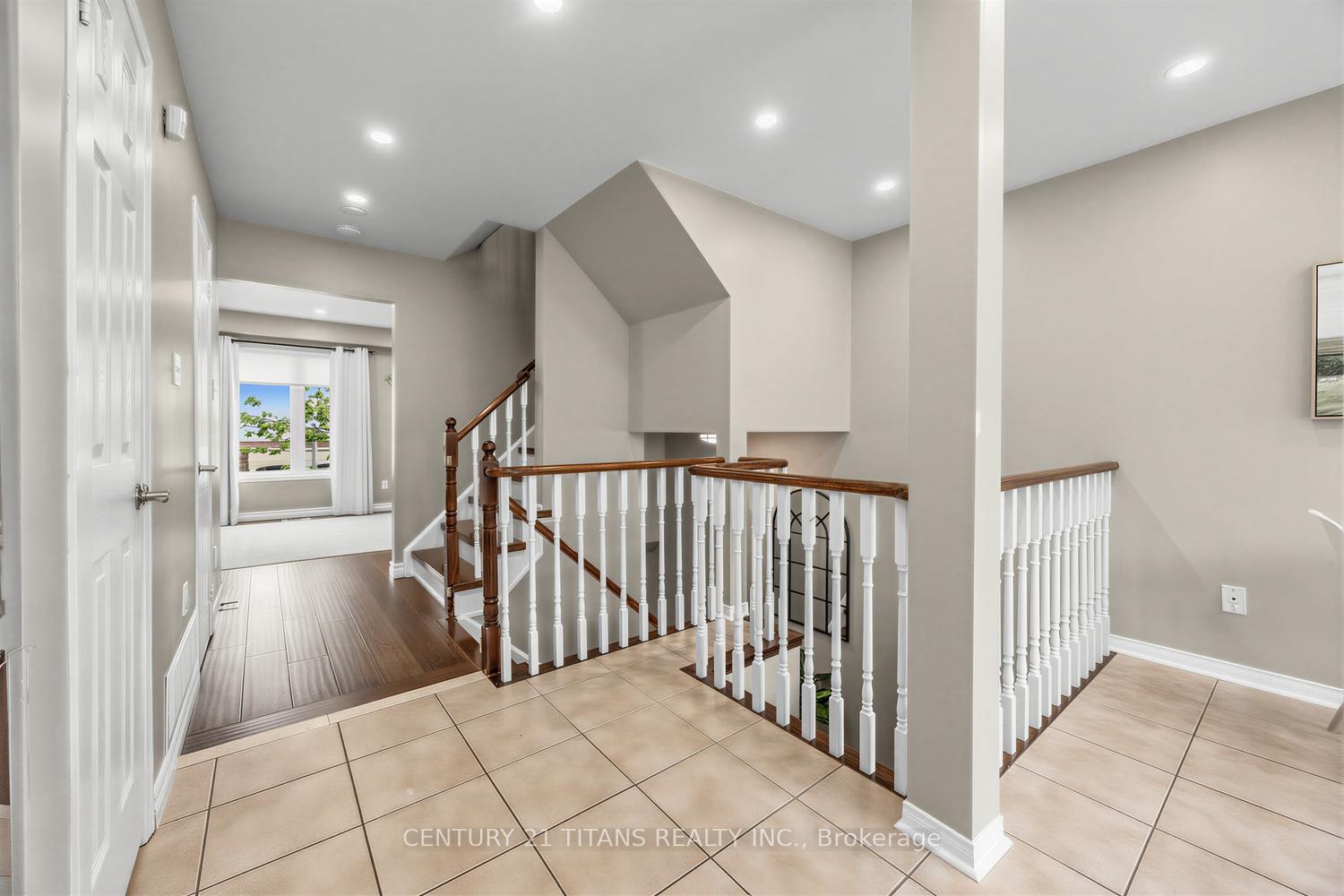 Photo 4 of 6 Mcgonigal Lane, Ajax, Central — HOMEH