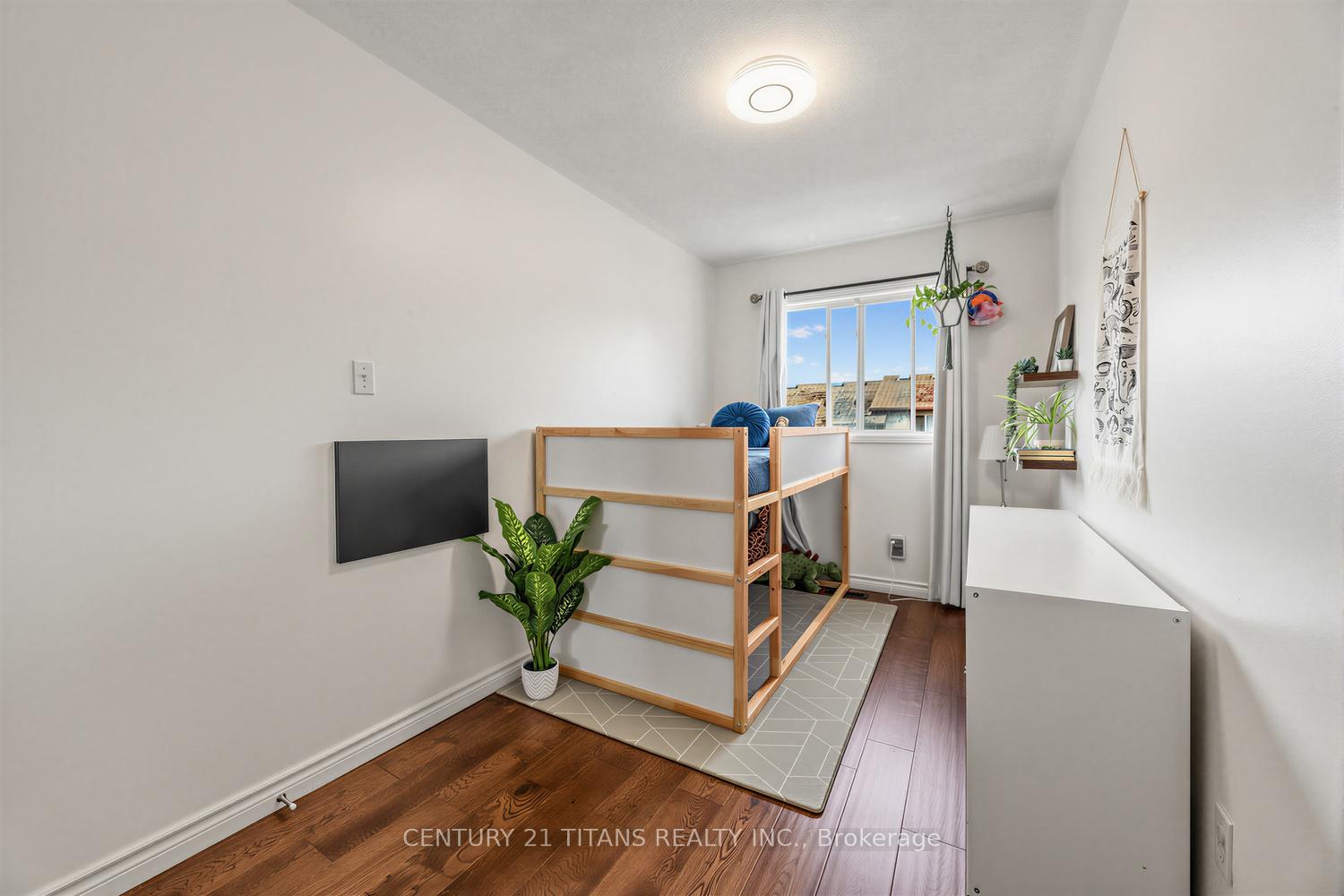 Photo 11 of 6 Mcgonigal Lane, Ajax, Central — HOMEH