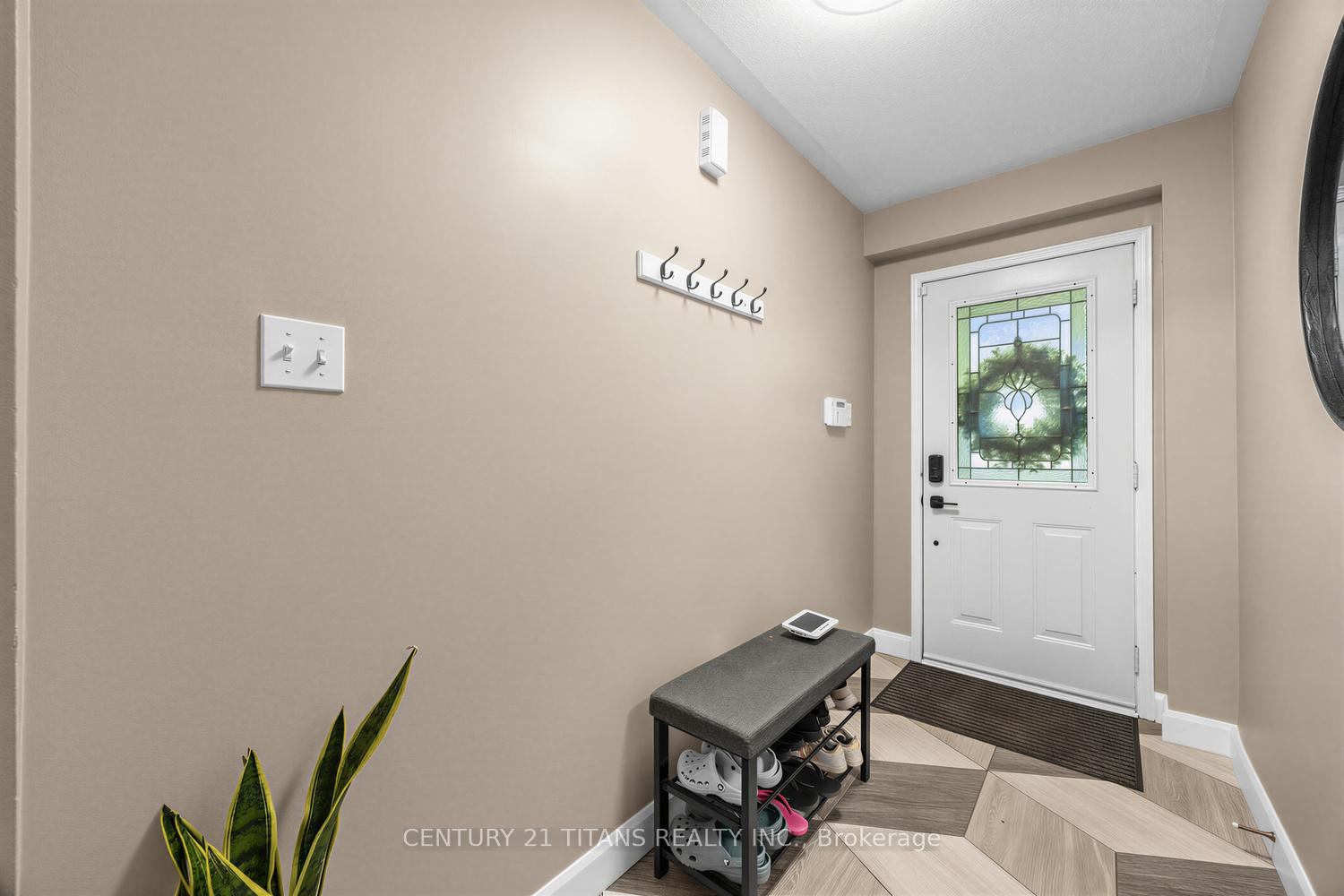 Photo 17 of 6 Mcgonigal Lane, Ajax, Central — HOMEH