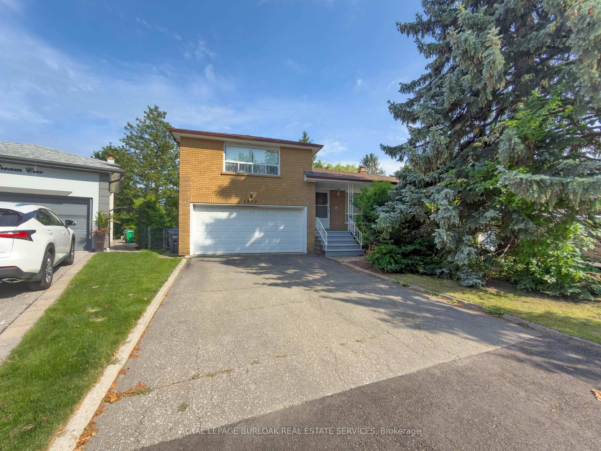 Photo 2 of 3577 Bluestream Crescent, Mississauga, Applewood — HOMEH