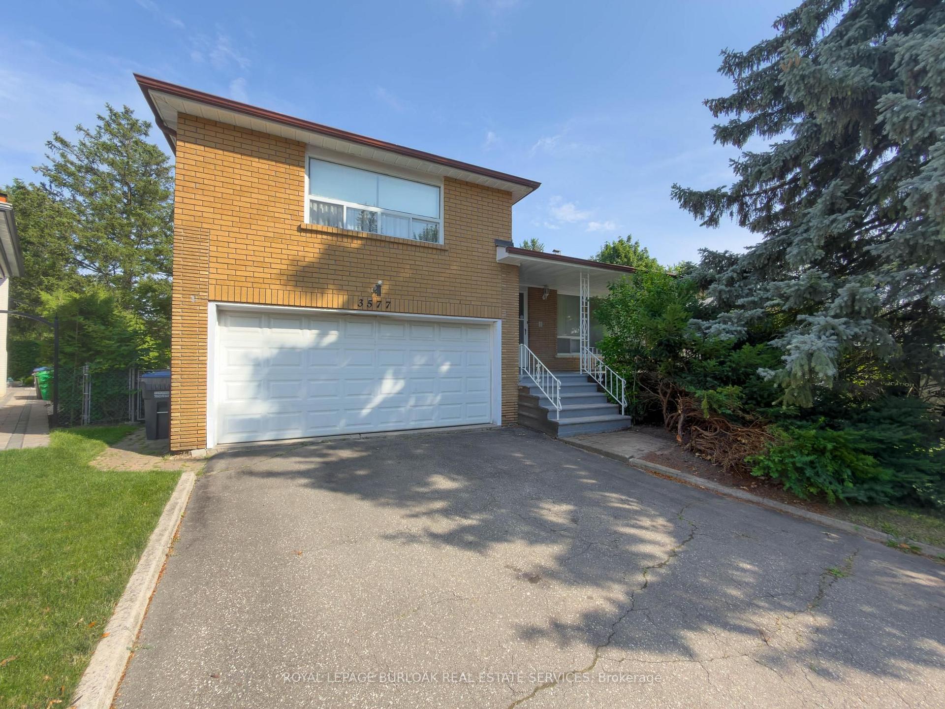 Photo 3 of 3577 Bluestream Crescent, Mississauga, Applewood — HOMEH