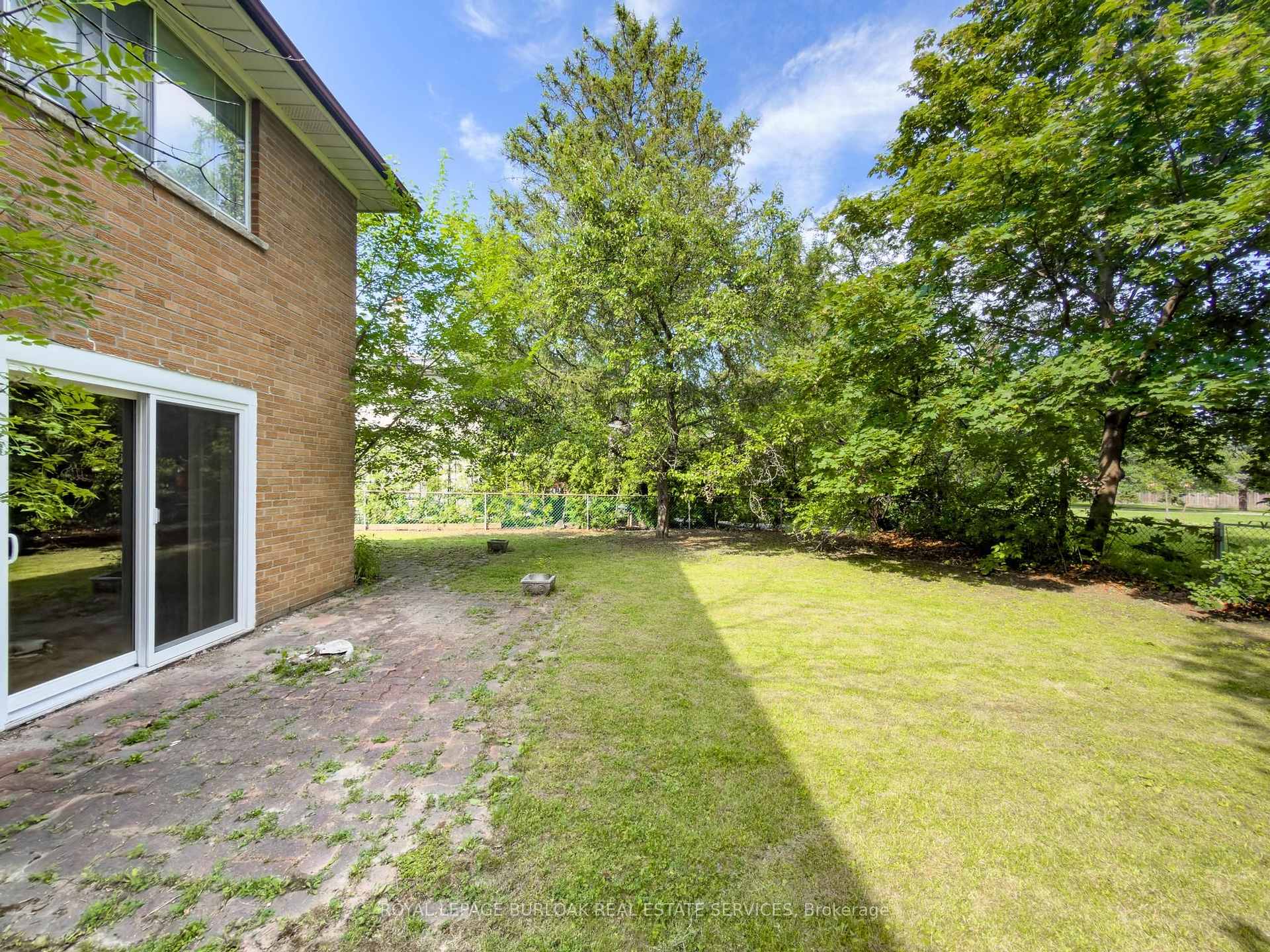 Photo 6 of 3577 Bluestream Crescent, Mississauga, Applewood — HOMEH
