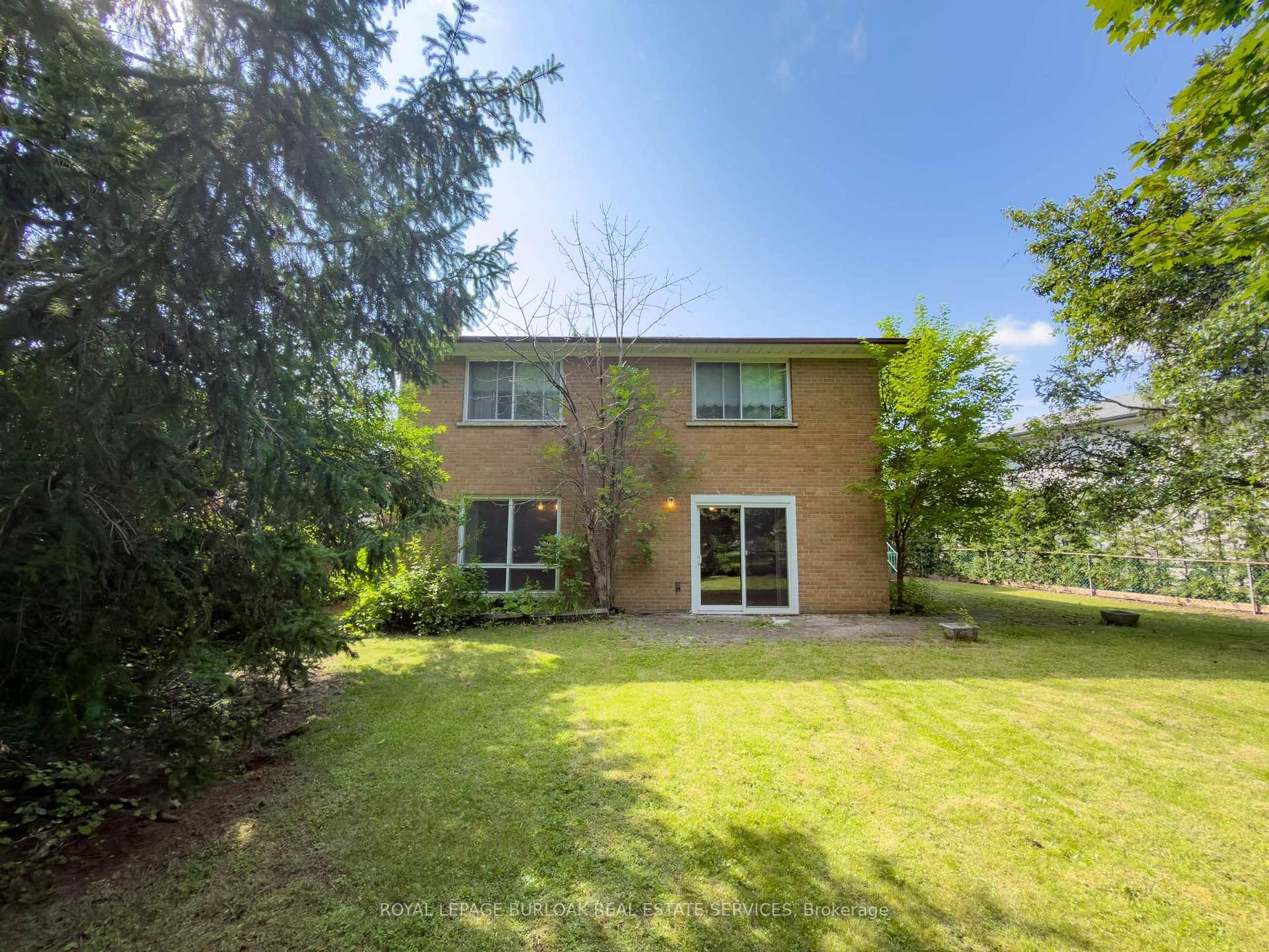 Photo 8 of 3577 Bluestream Crescent, Mississauga, Applewood — HOMEH