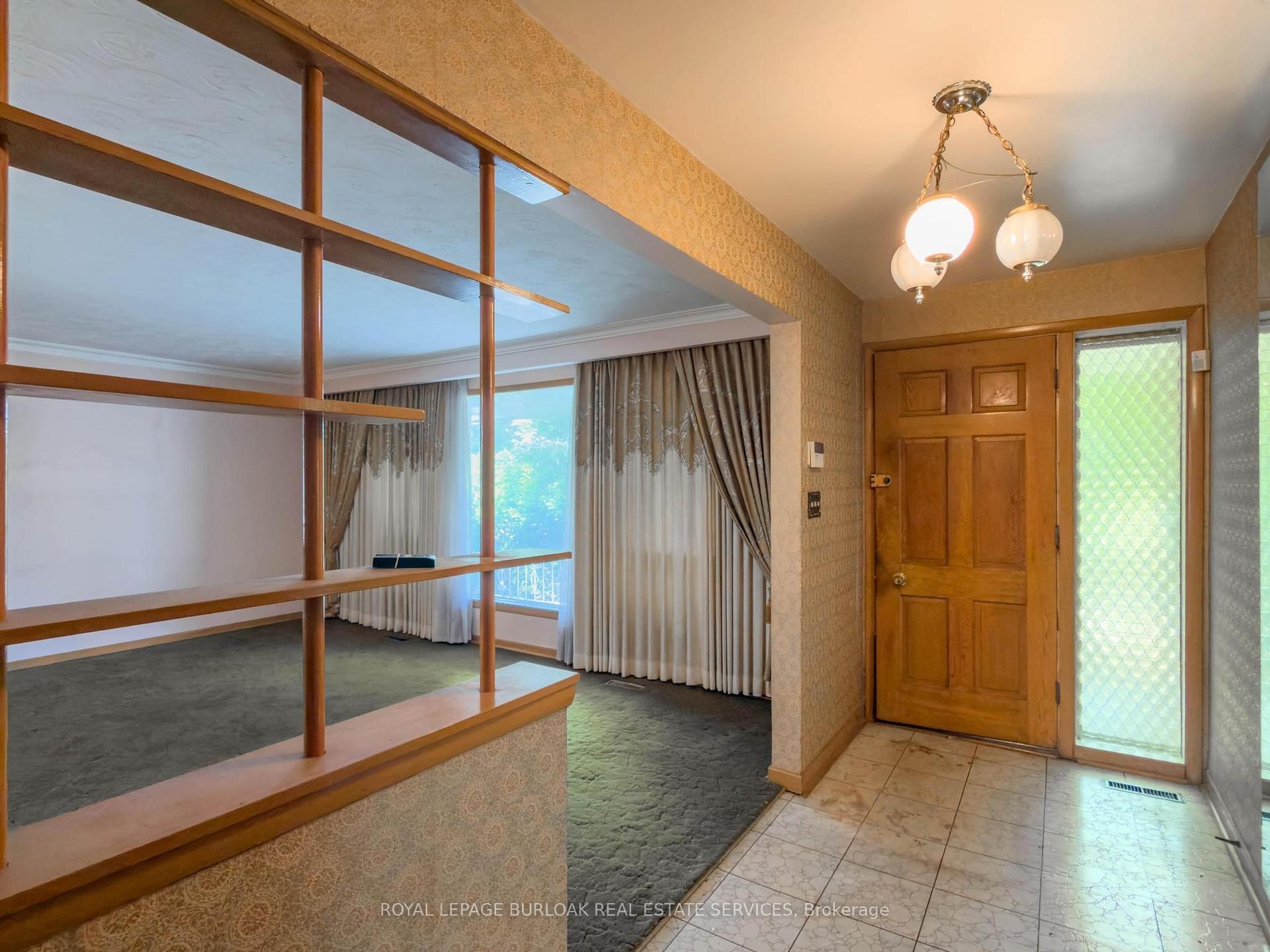 Photo 9 of 3577 Bluestream Crescent, Mississauga, Applewood — HOMEH
