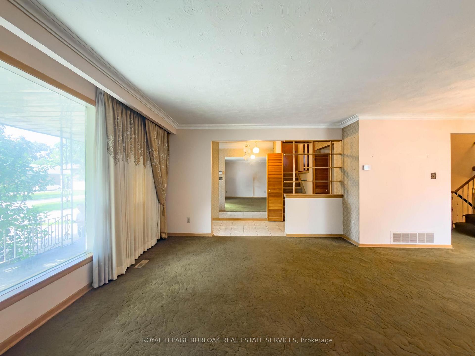 Photo 11 of 3577 Bluestream Crescent, Mississauga, Applewood — HOMEH