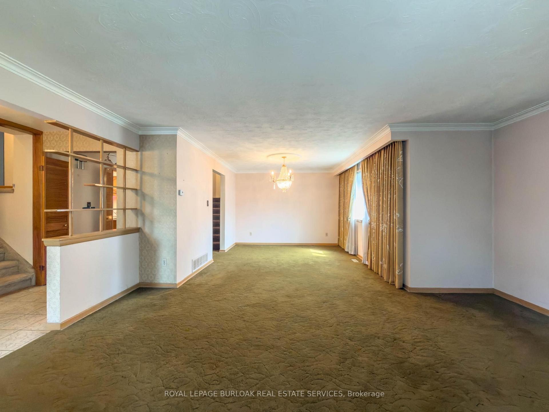 Photo 12 of 3577 Bluestream Crescent, Mississauga, Applewood — HOMEH