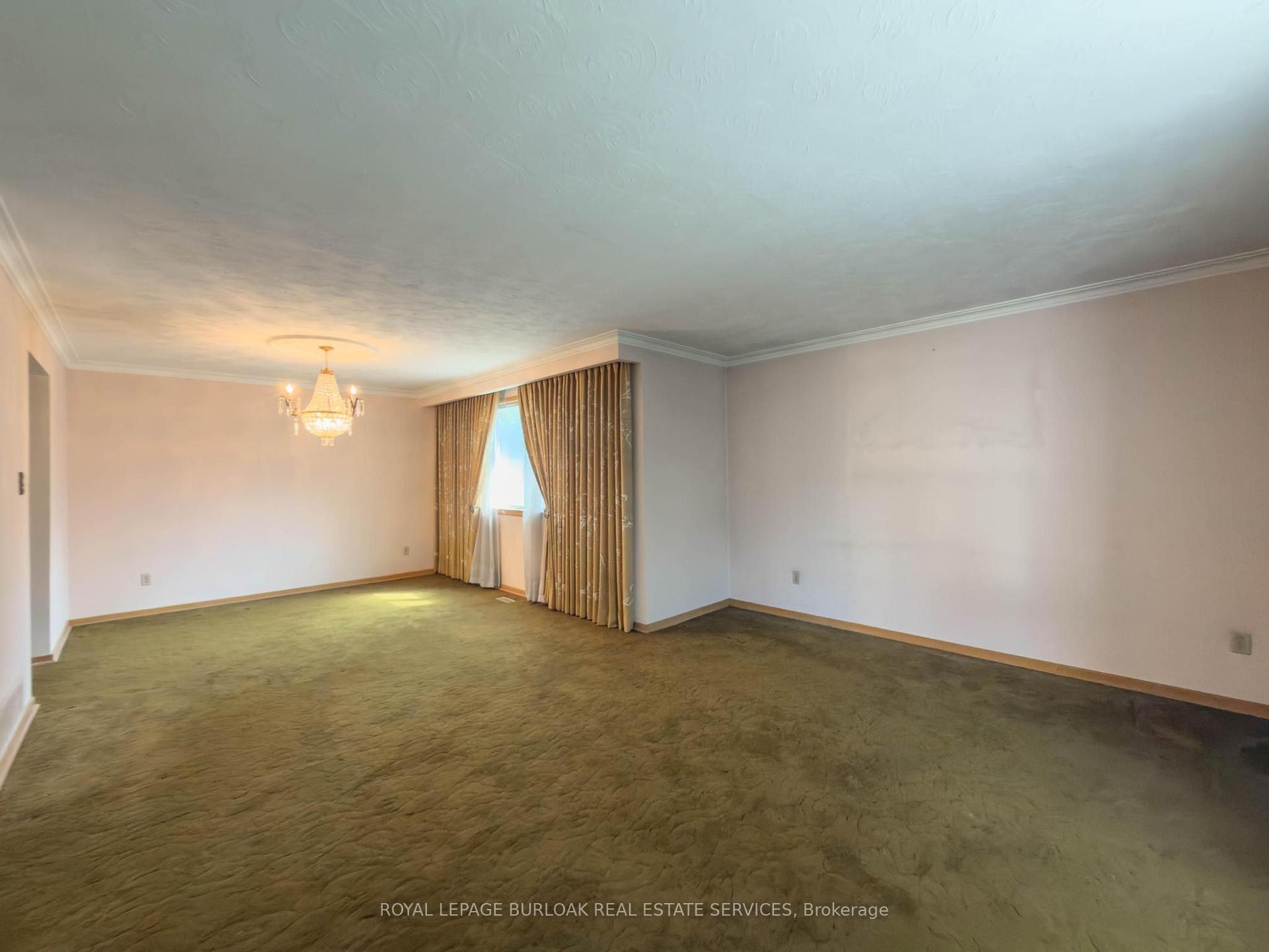 Photo 13 of 3577 Bluestream Crescent, Mississauga, Applewood — HOMEH