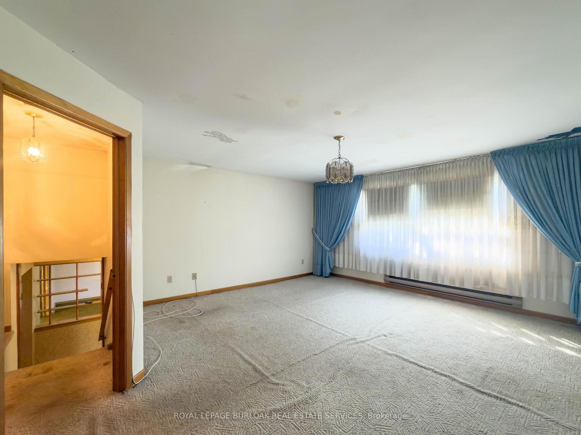 Photo 17 of 3577 Bluestream Crescent, Mississauga, Applewood — HOMEH