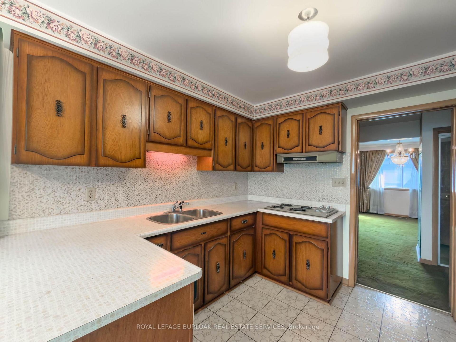 Photo 21 of 3577 Bluestream Crescent, Mississauga, Applewood — HOMEH