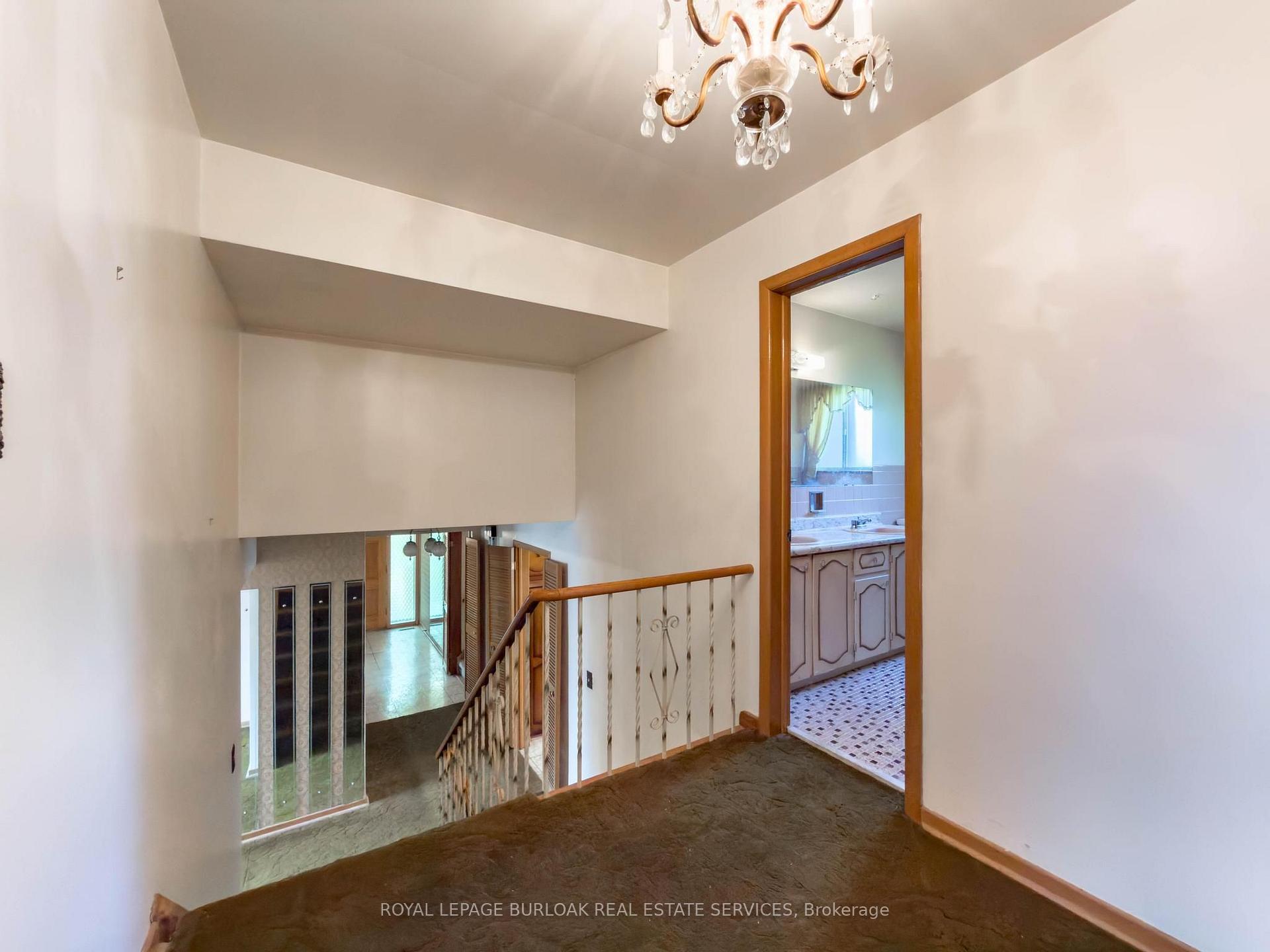 Photo 23 of 3577 Bluestream Crescent, Mississauga, Applewood — HOMEH