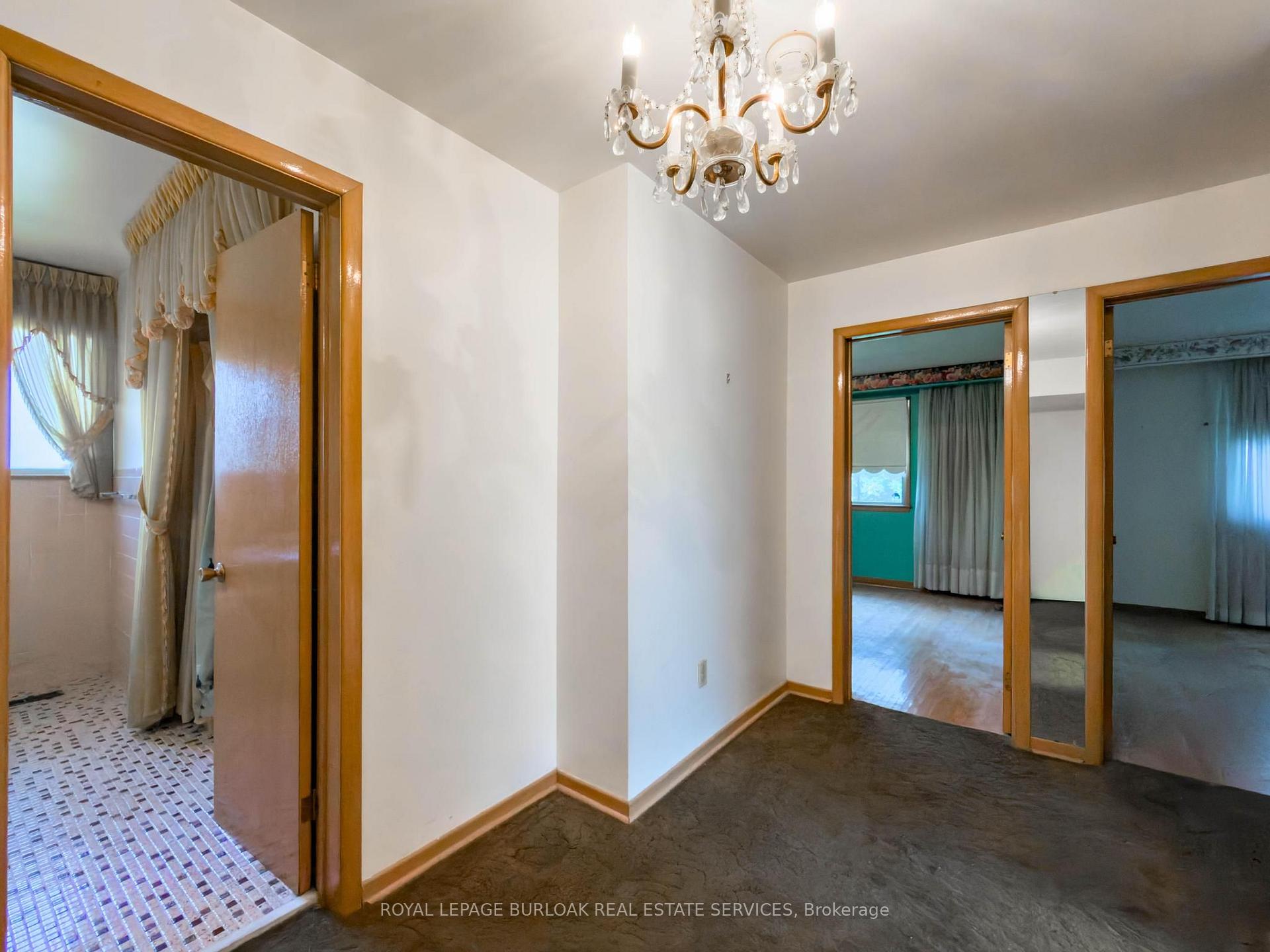 Photo 24 of 3577 Bluestream Crescent, Mississauga, Applewood — HOMEH