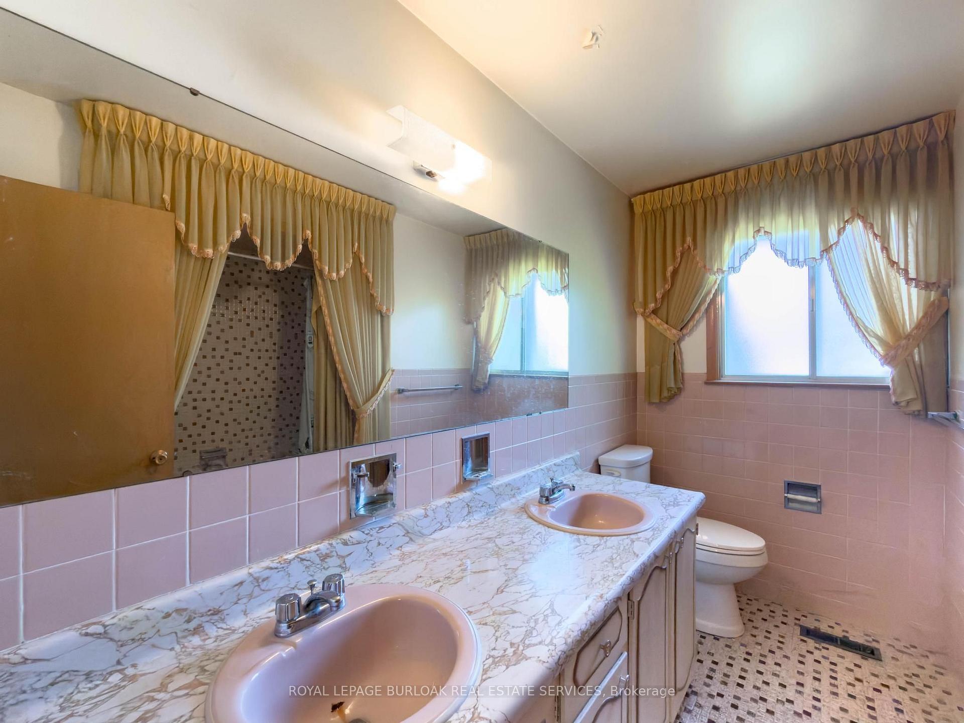 Photo 25 of 3577 Bluestream Crescent, Mississauga, Applewood — HOMEH