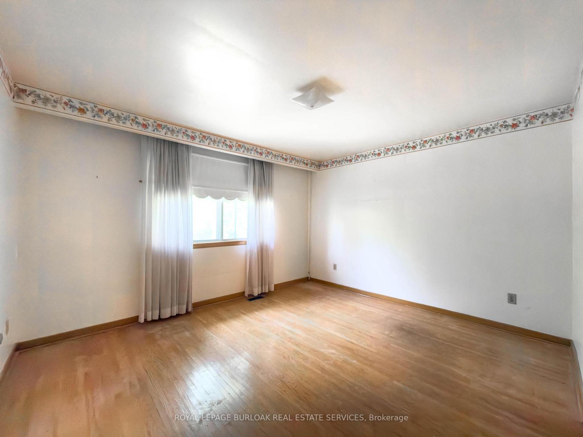 Photo 31 of 3577 Bluestream Crescent, Mississauga, Applewood — HOMEH