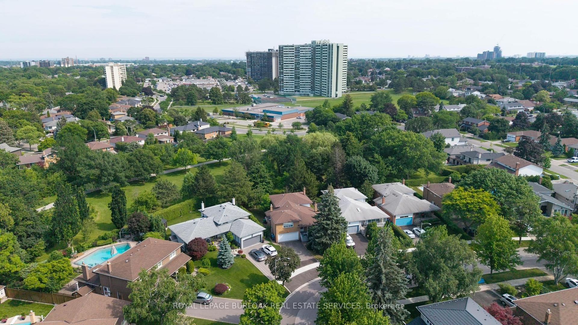 Photo 47 of 3577 Bluestream Crescent, Mississauga, Applewood — HOMEH