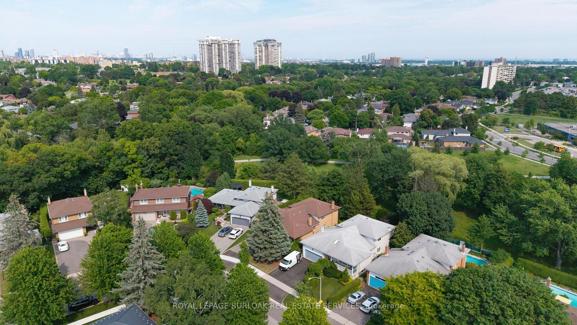 Photo 48 of 3577 Bluestream Crescent, Mississauga, Applewood — HOMEH