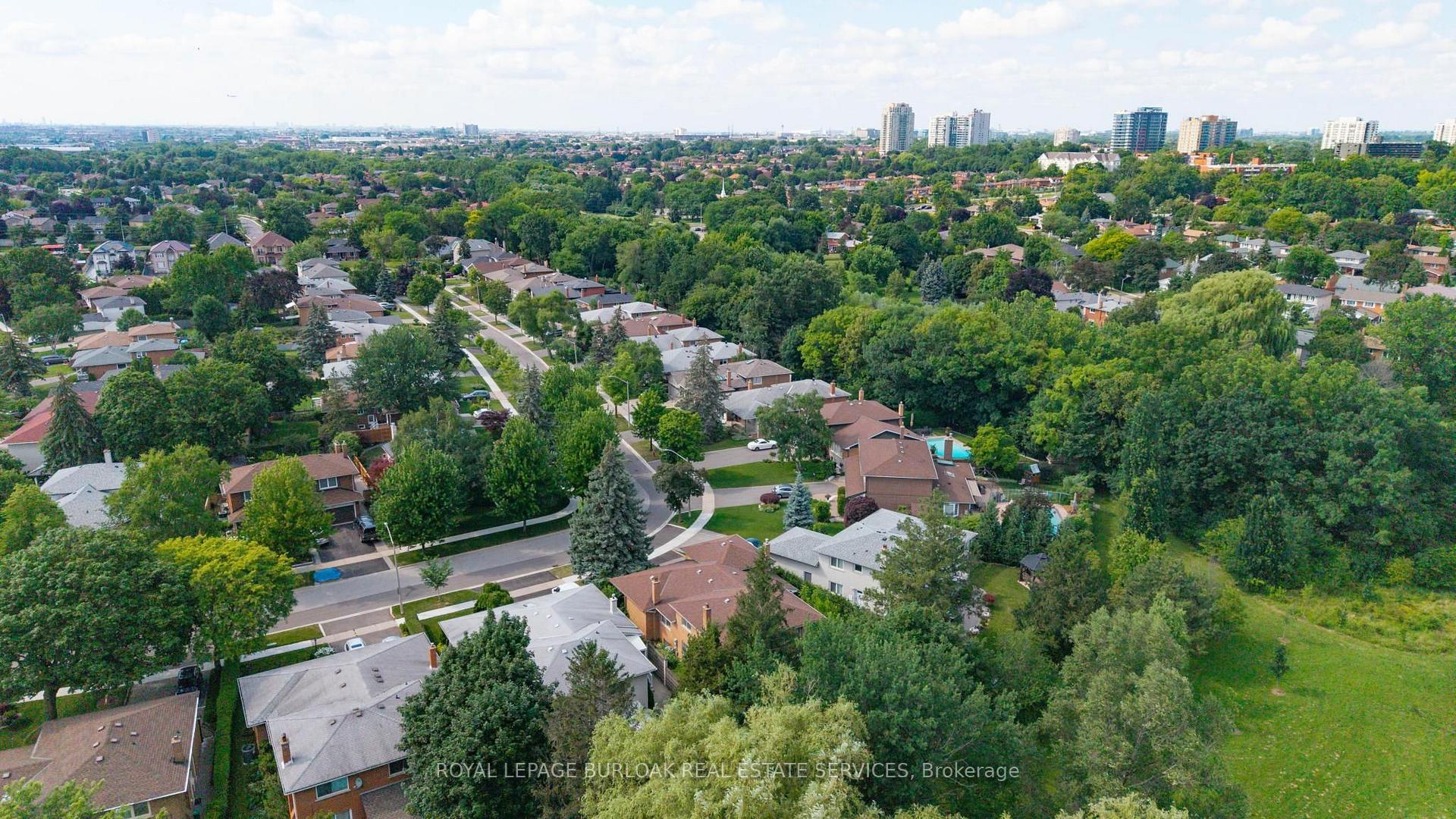 Photo 49 of 3577 Bluestream Crescent, Mississauga, Applewood — HOMEH