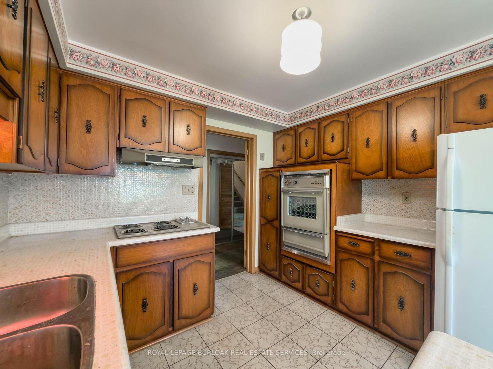 Photo 22 of 3577 Bluestream Crescent, Mississauga, Applewood — HOMEH