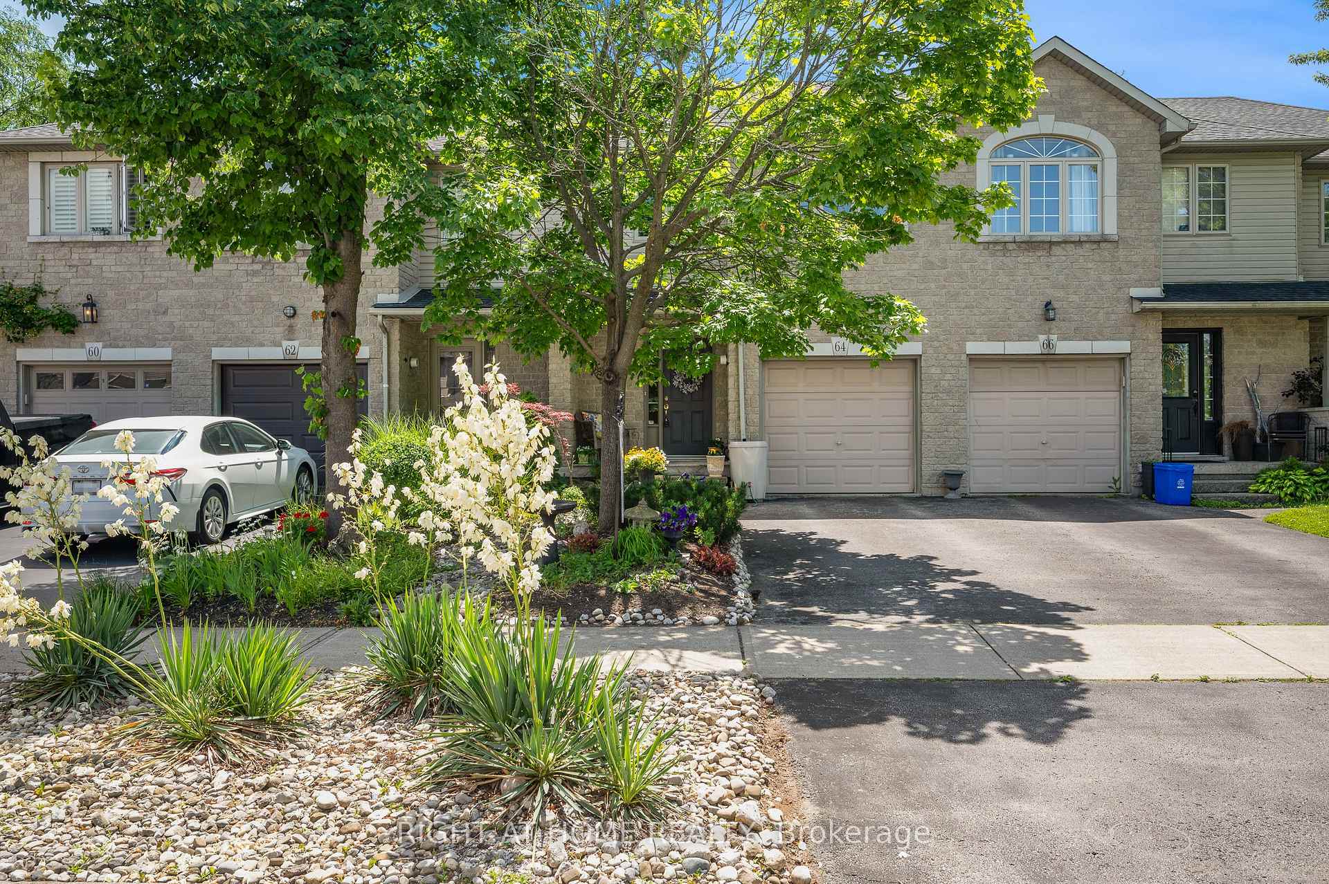 Photo 1 of 64 Foxborough Drive, Hamilton, Ancaster — HOMEH
