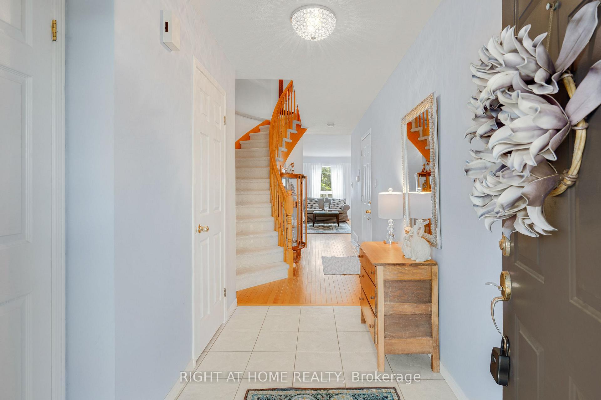 Photo 4 of 64 Foxborough Drive, Hamilton, Ancaster — HOMEH