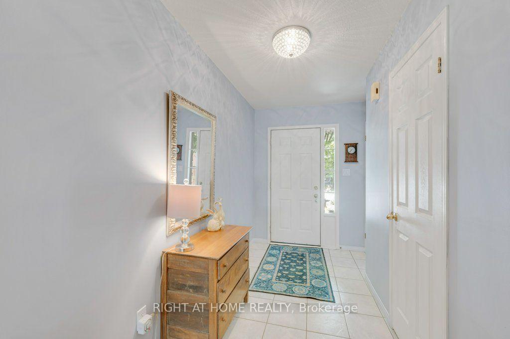 Photo 5 of 64 Foxborough Drive, Hamilton, Ancaster — HOMEH