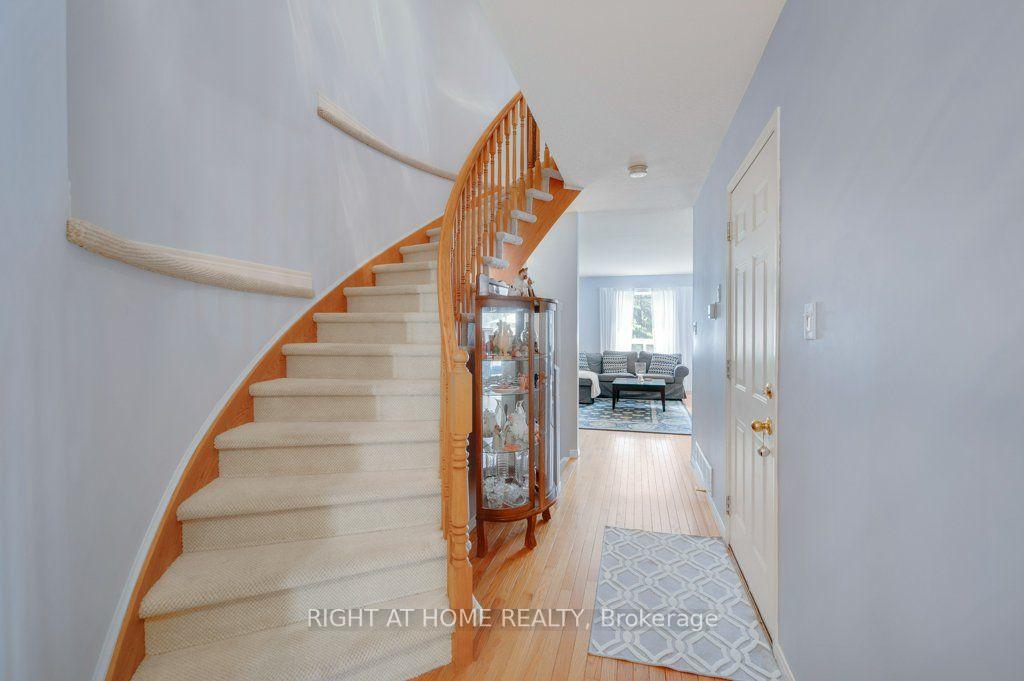 Photo 7 of 64 Foxborough Drive, Hamilton, Ancaster — HOMEH
