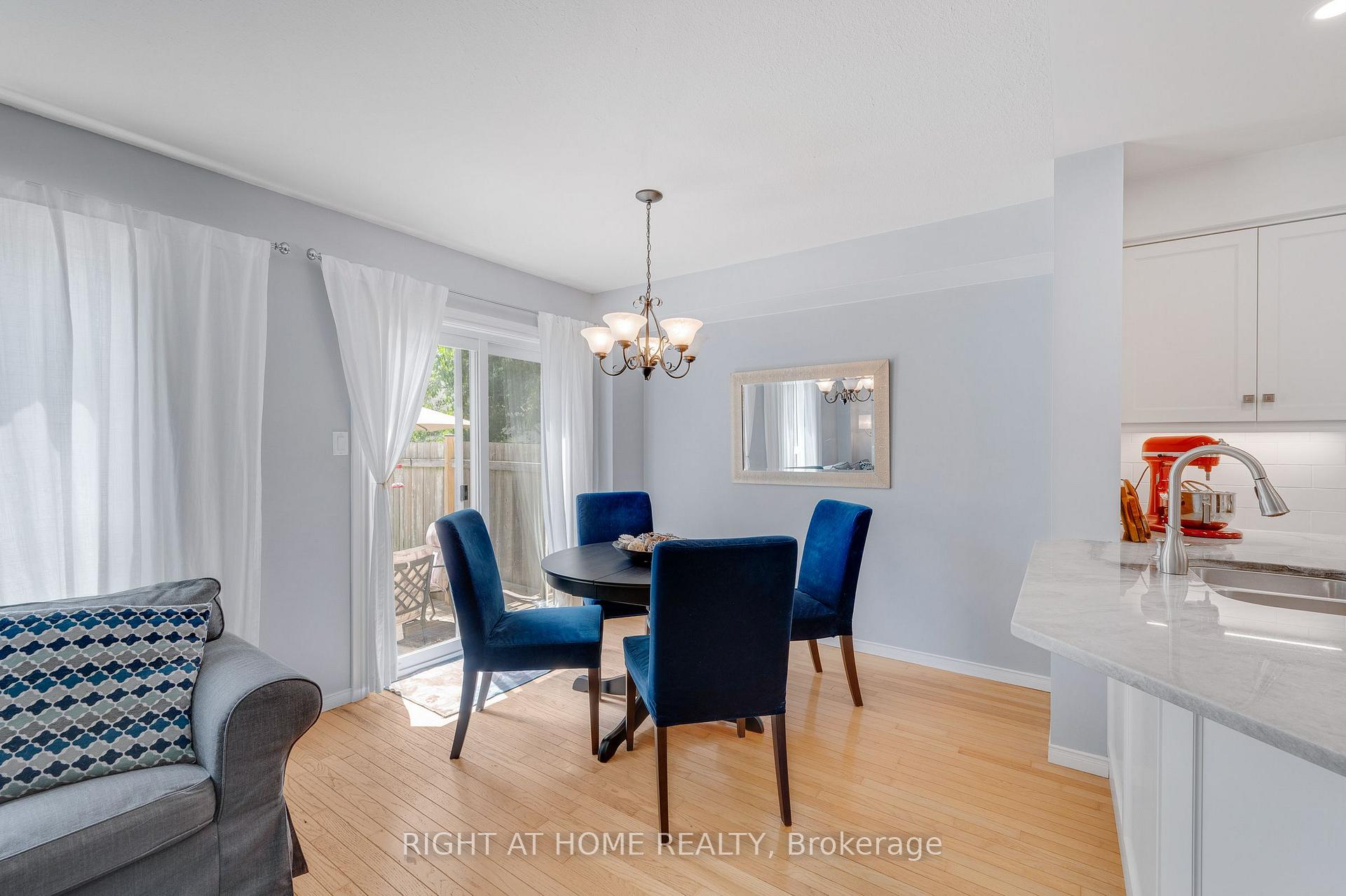 Photo 12 of 64 Foxborough Drive, Hamilton, Ancaster — HOMEH