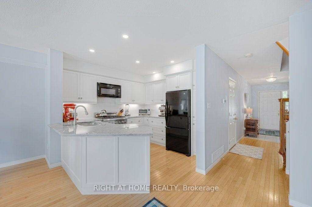 Photo 13 of 64 Foxborough Drive, Hamilton, Ancaster — HOMEH