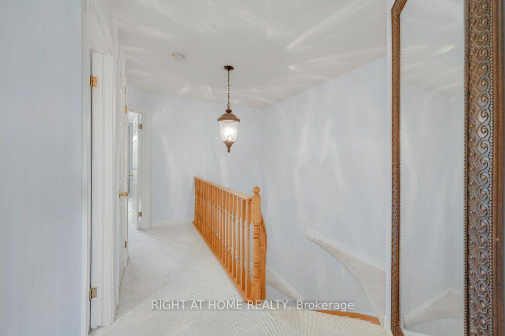 Photo 16 of 64 Foxborough Drive, Hamilton, Ancaster — HOMEH